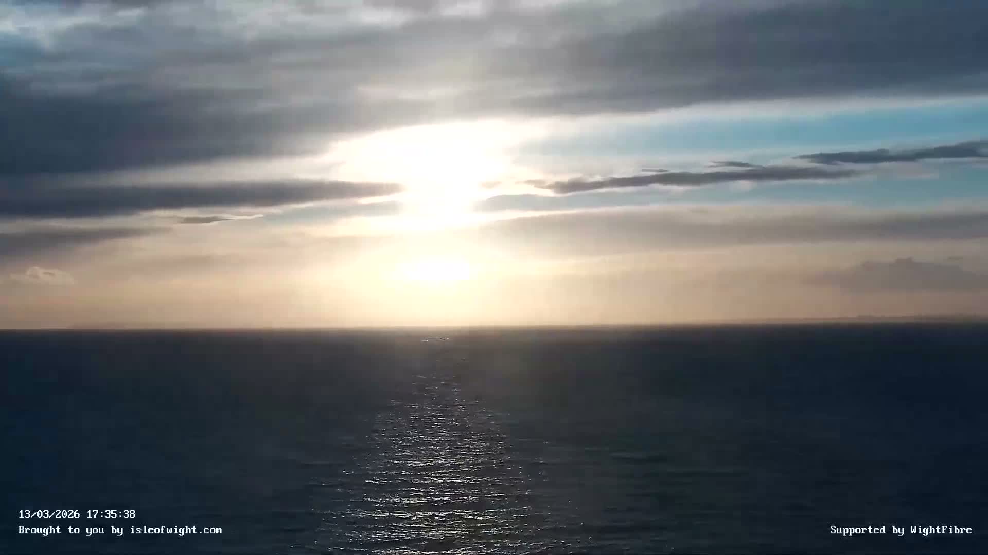 Freshwater, Colwell Bay, Hurst Castle & Hurst Point Lighthouse Live Cam - Freshwater, Isle of Wight, South East, England, United Kingdom