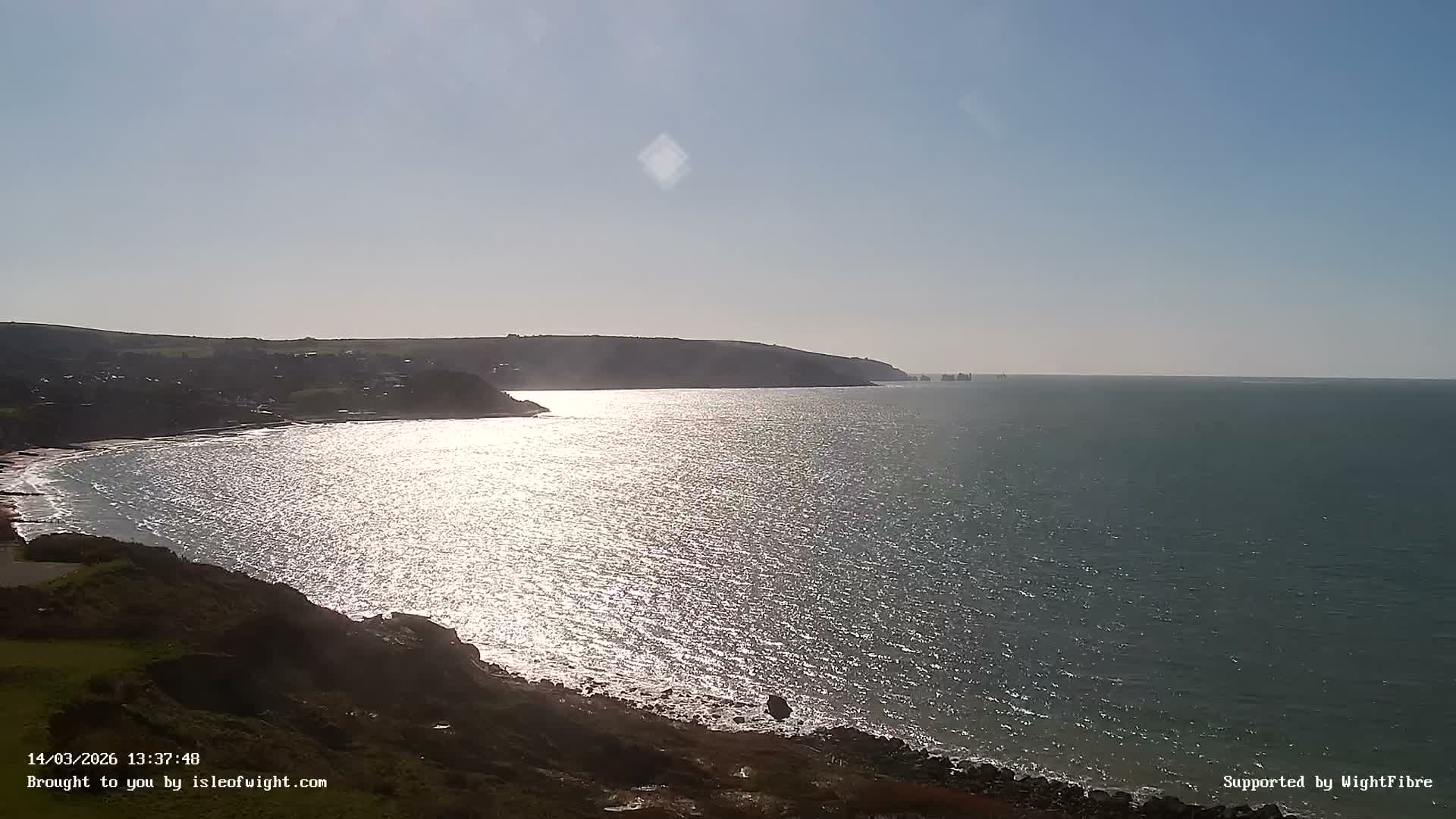 Freshwater, Colwell Bay, Hurst Castle & Hurst Point Lighthouse Live Cam - Freshwater, Isle of Wight, South East, England, United Kingdom