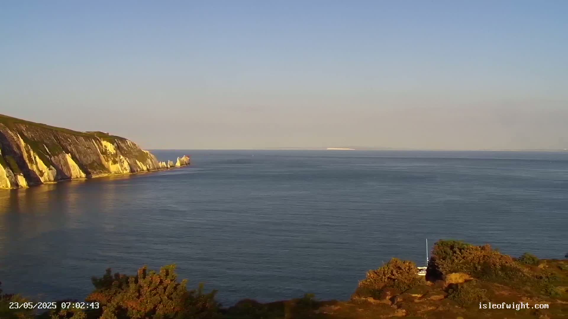 The Needles Isle of Wight & England Mainland View From Alum Bay Live Cam - Totland, Isle of Wight, South East, England, United Kingdom