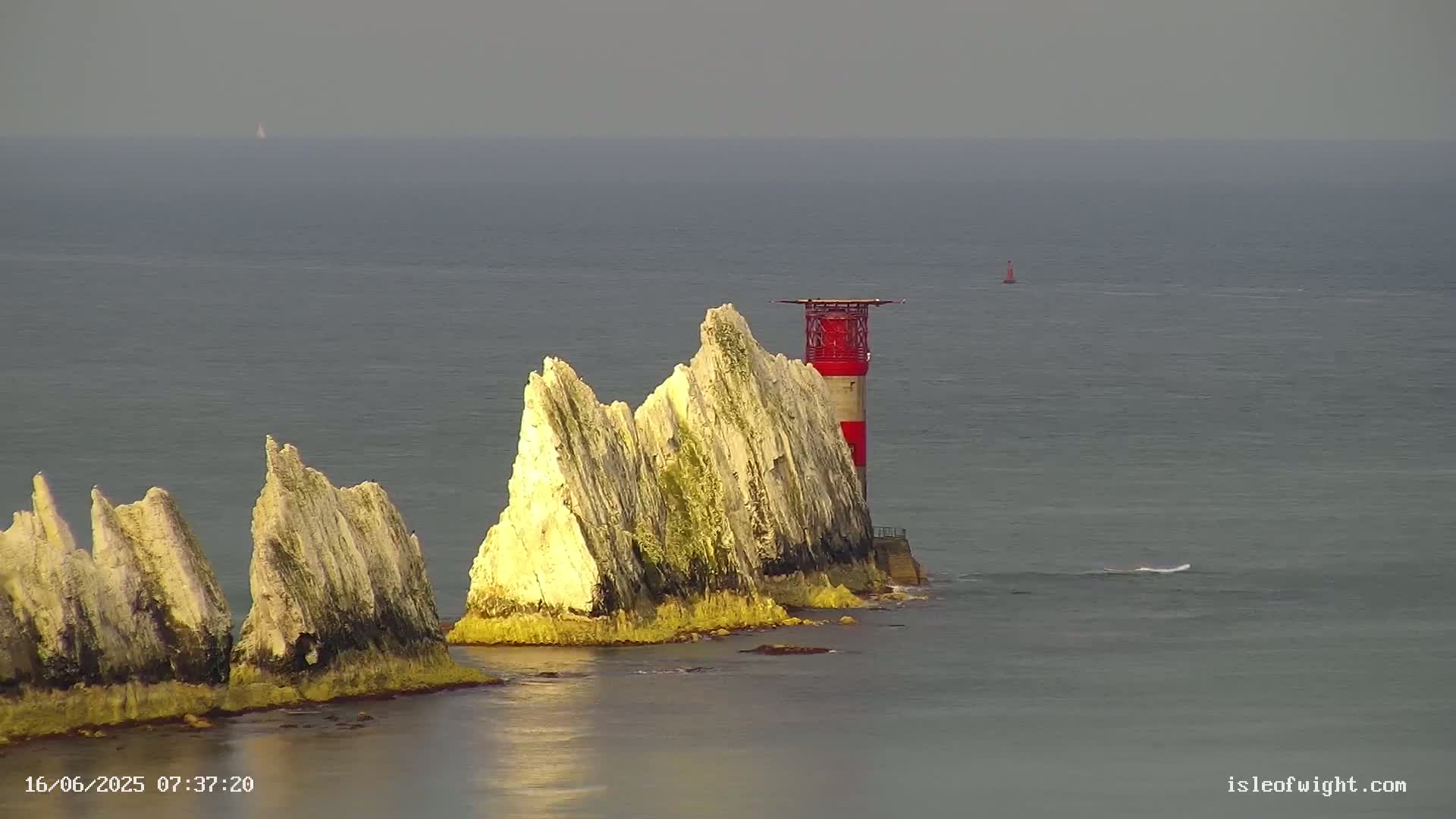 The Needles Isle of Wight & England Mainland View From Alum Bay Live Cam - Totland, Isle of Wight, South East, England, United Kingdom