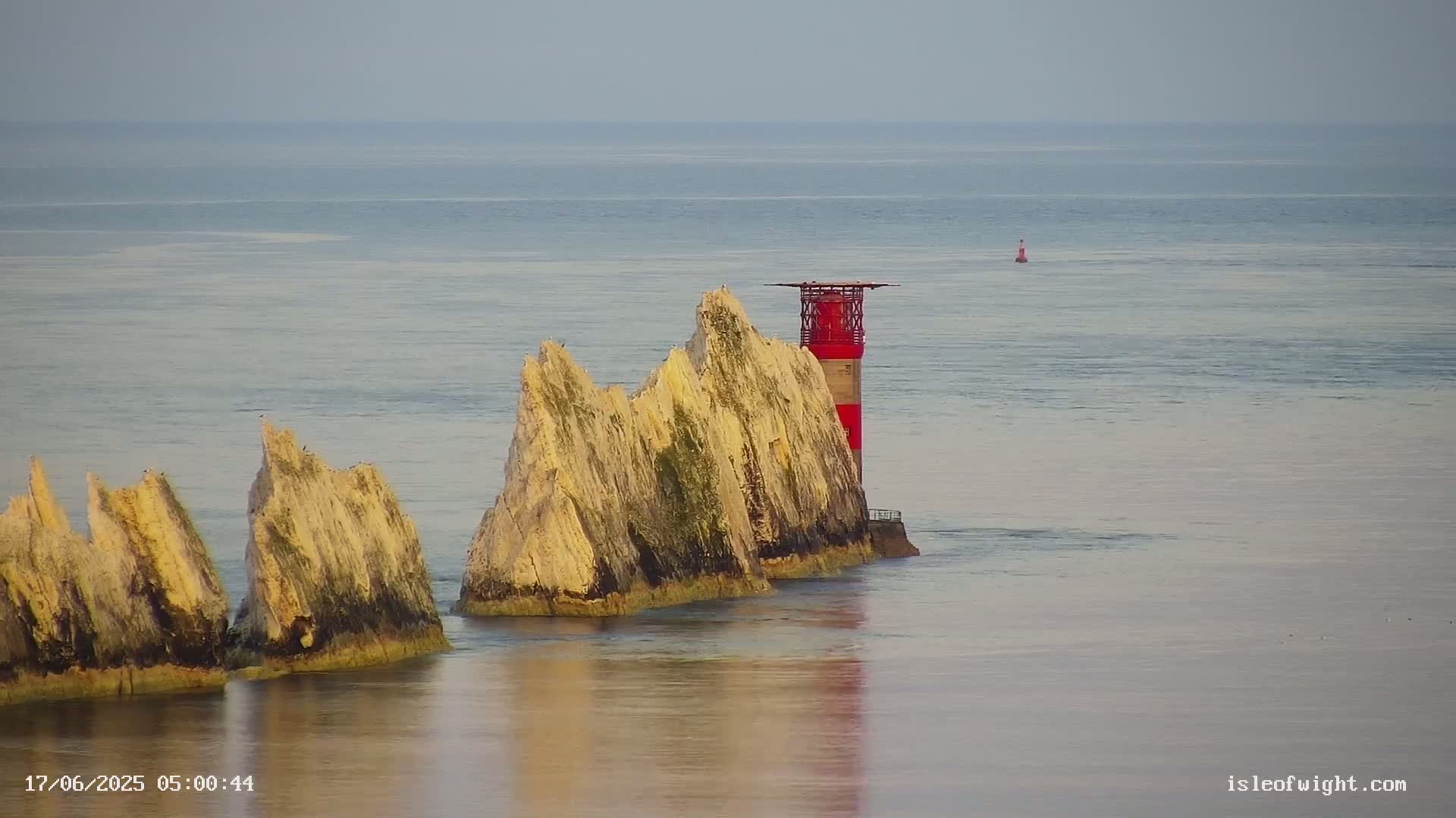 The Needles Isle of Wight & England Mainland View From Alum Bay Live Cam - Totland, Isle of Wight, South East, England, United Kingdom