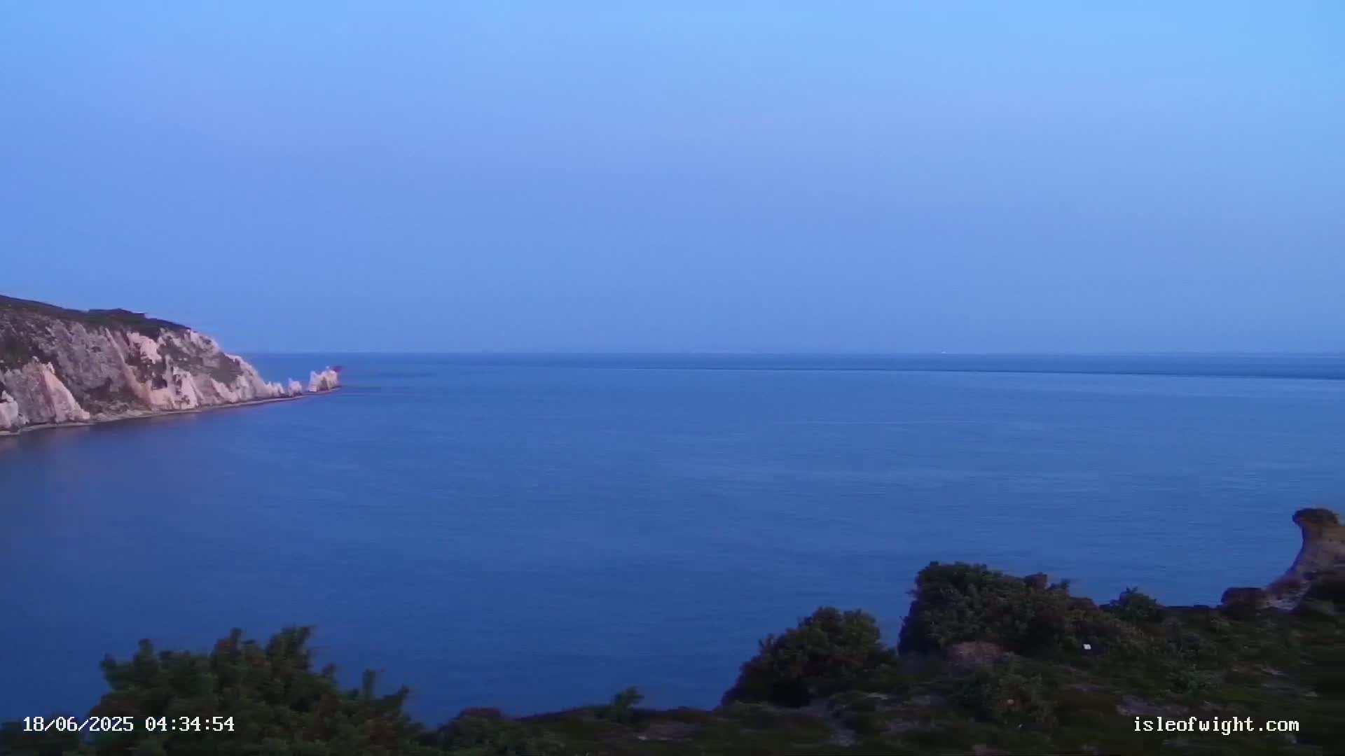 The Needles Isle of Wight & England Mainland View From Alum Bay Live Cam - Totland, Isle of Wight, South East, England, United Kingdom