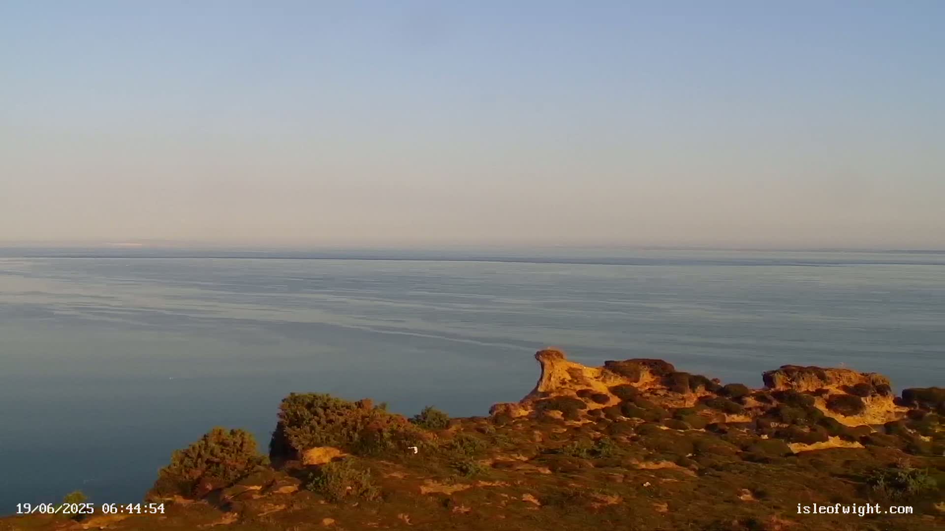 The Needles Isle of Wight & England Mainland View From Alum Bay Live Cam - Totland, Isle of Wight, South East, England, United Kingdom