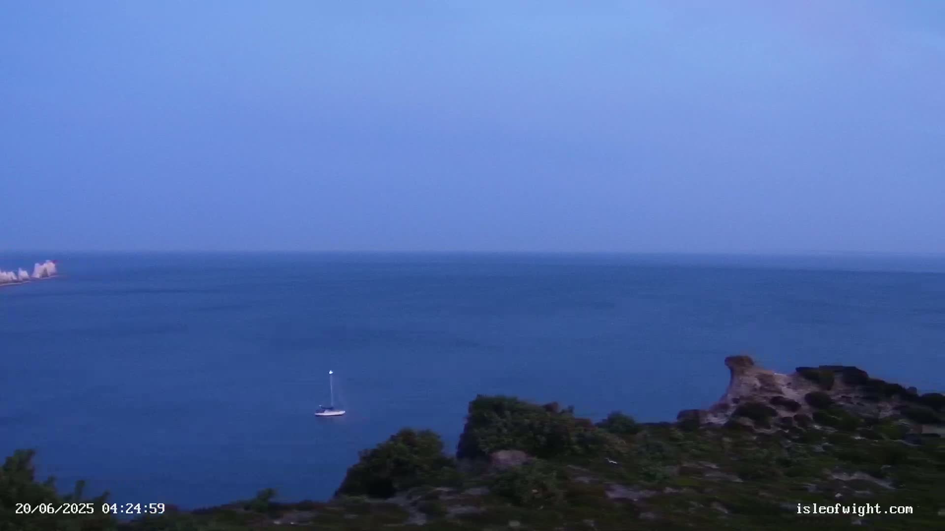 The Needles Isle of Wight & England Mainland View From Alum Bay Live Cam - Totland, Isle of Wight, South East, England, United Kingdom