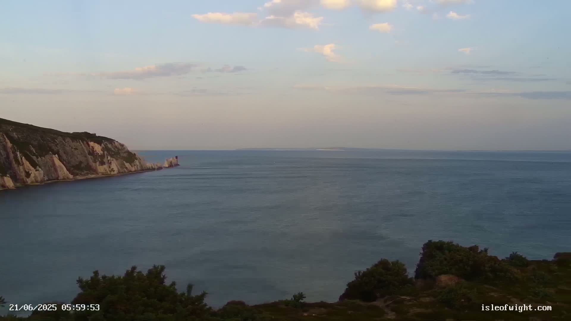 The Needles Isle of Wight & England Mainland View From Alum Bay Live Cam - Totland, Isle of Wight, South East, England, United Kingdom