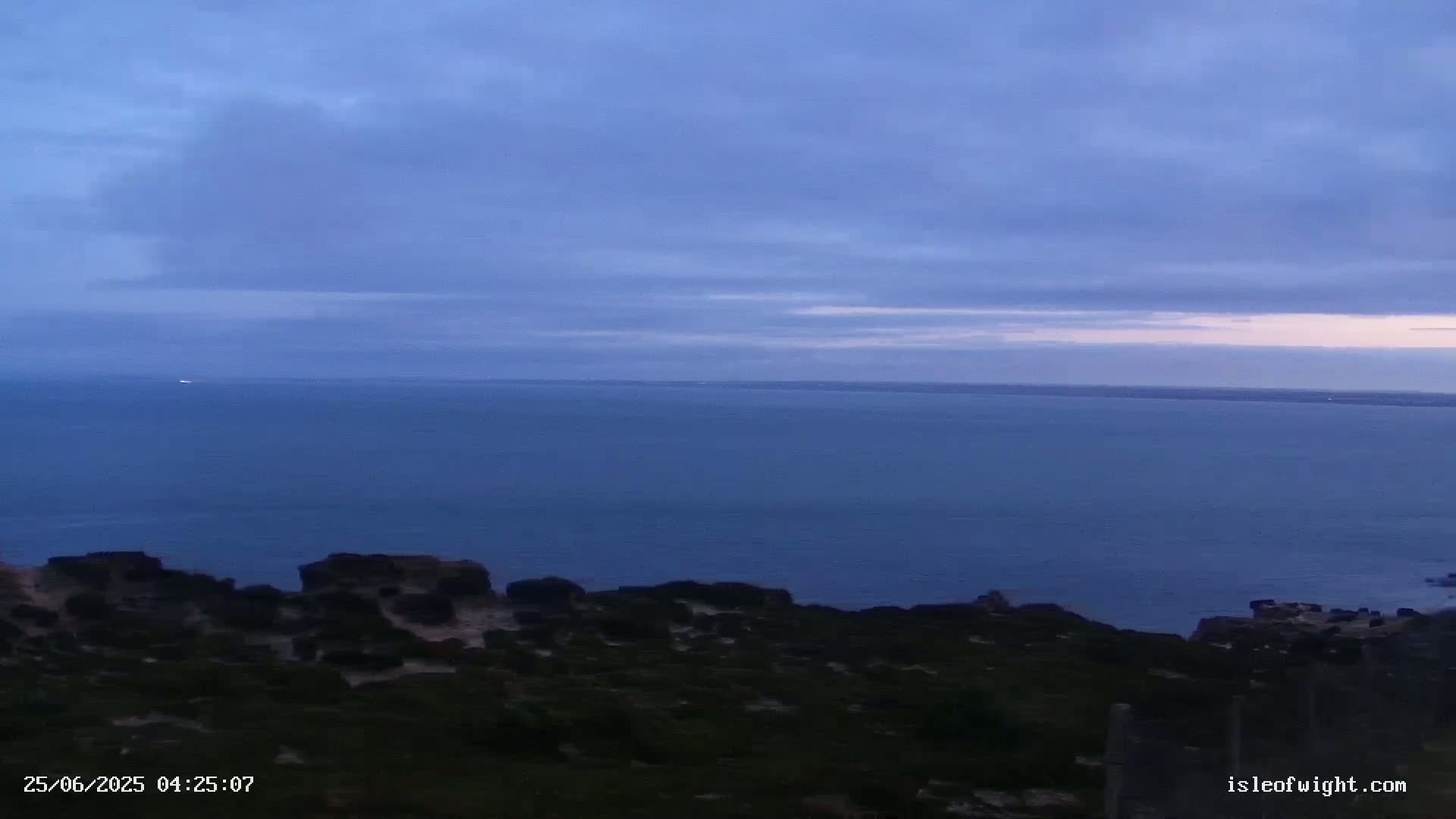 The Needles Isle of Wight & England Mainland View From Alum Bay Live Cam - Totland, Isle of Wight, South East, England, United Kingdom