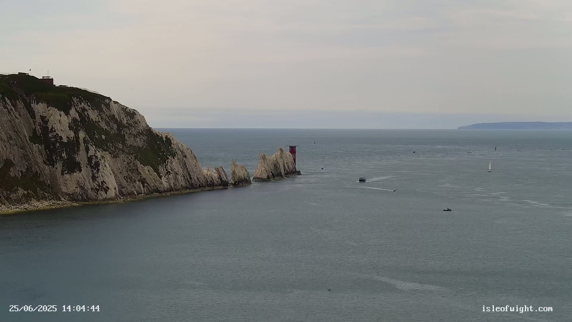 The Needles Isle of Wight & England Mainland View From Alum Bay Live Cam - Totland, Isle of Wight, South East, England, United Kingdom