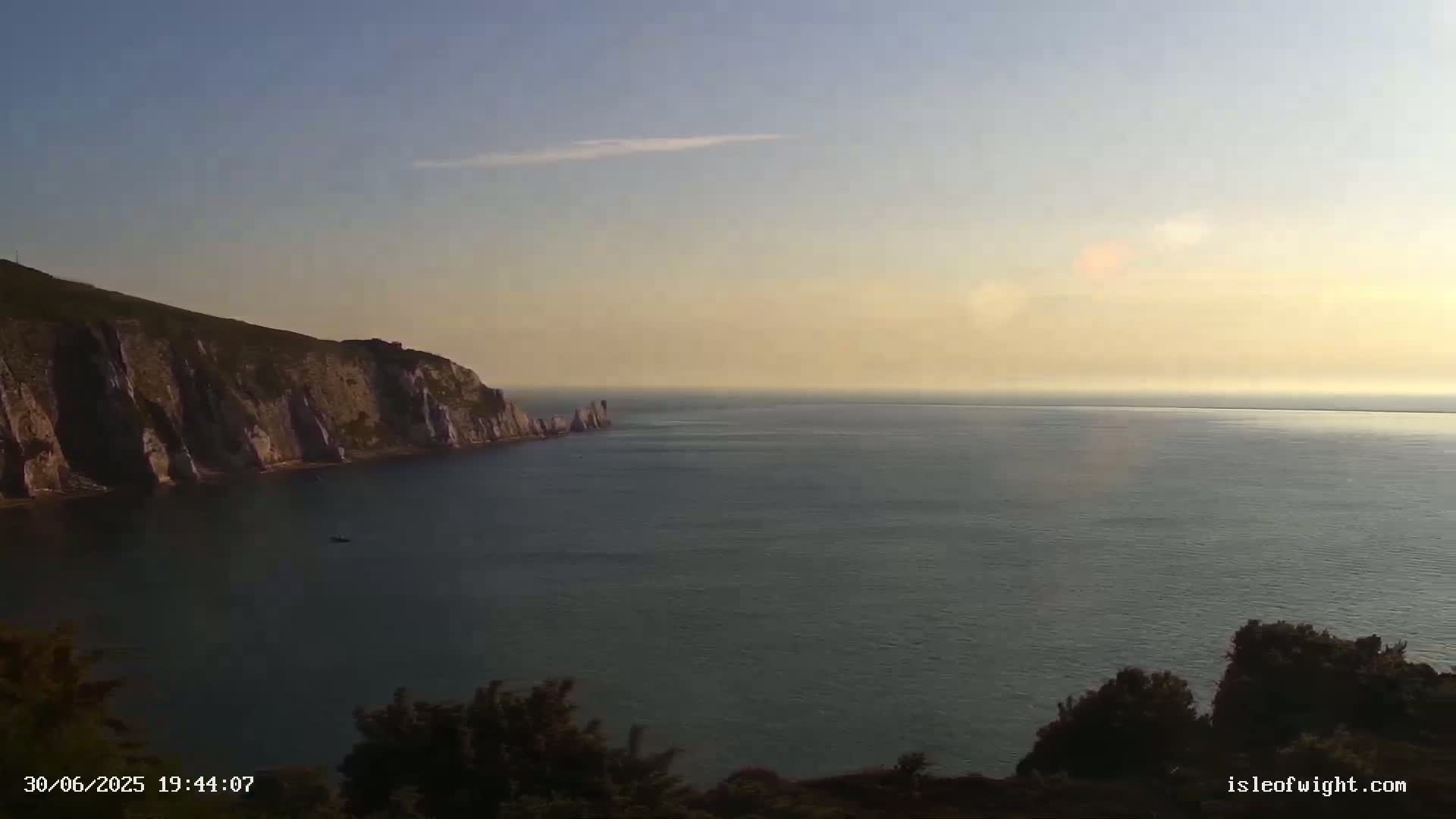 The Needles Isle of Wight & England Mainland View From Alum Bay Live Cam - Totland, Isle of Wight, South East, England, United Kingdom
