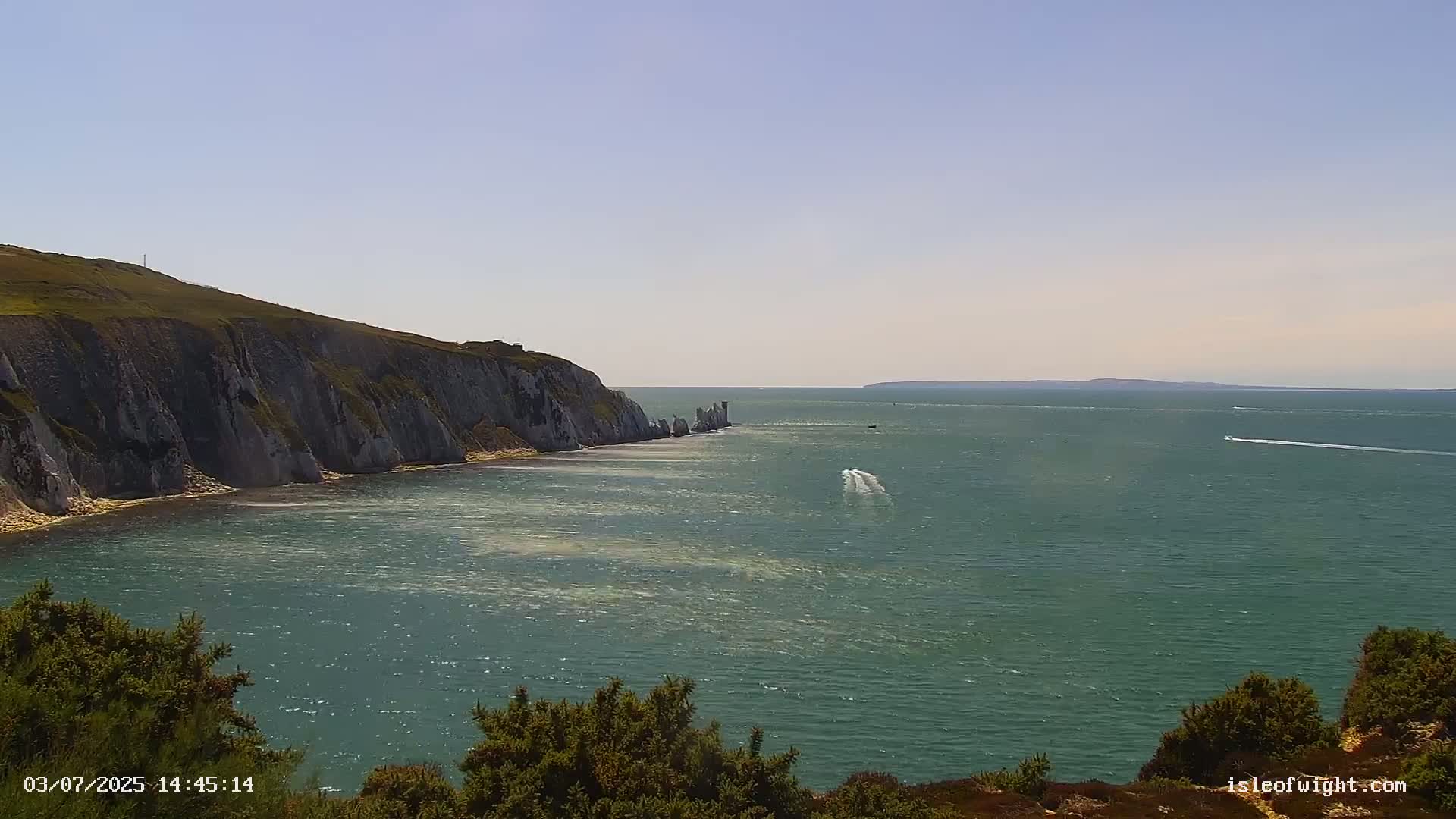 The Needles Isle of Wight & England Mainland View From Alum Bay Live Cam - Totland, Isle of Wight, South East, England, United Kingdom