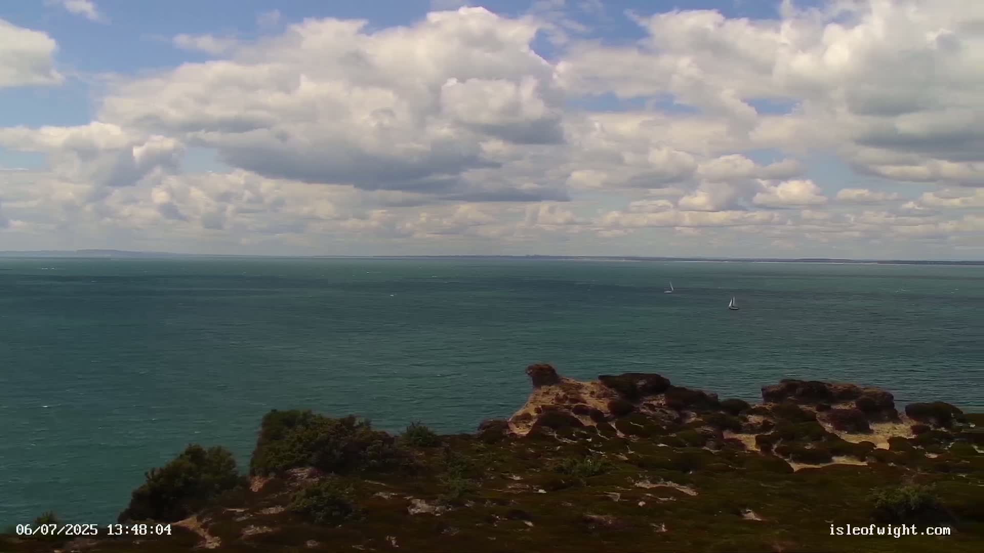 The Needles Isle of Wight & England Mainland View From Alum Bay Live Cam - Totland, Isle of Wight, South East, England, United Kingdom