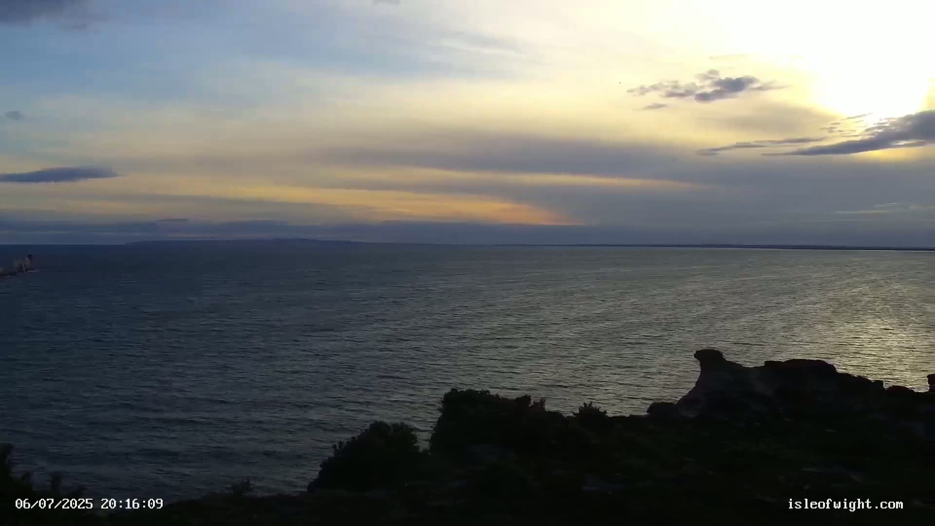 The Needles Isle of Wight & England Mainland View From Alum Bay Live Cam - Totland, Isle of Wight, South East, England, United Kingdom
