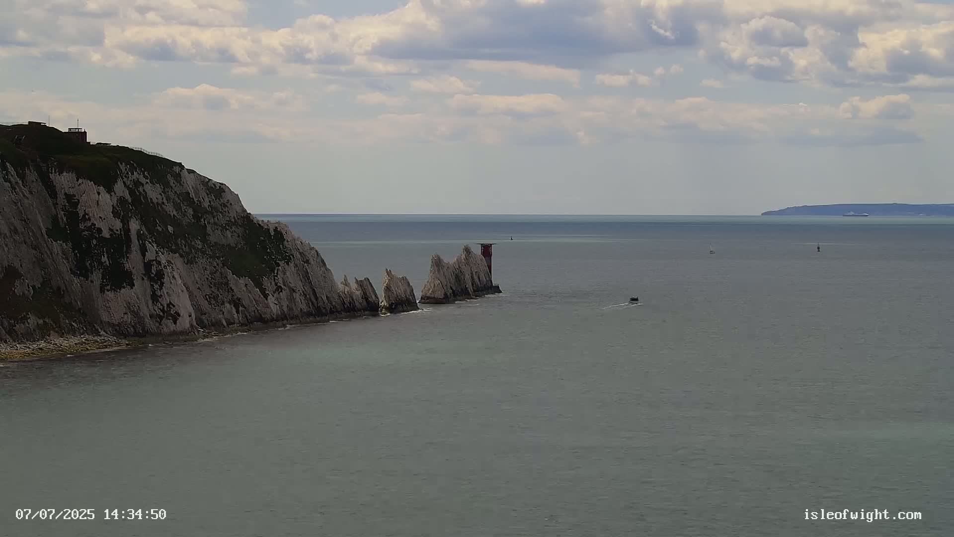 The Needles Isle of Wight & England Mainland View From Alum Bay Live Cam - Totland, Isle of Wight, South East, England, United Kingdom