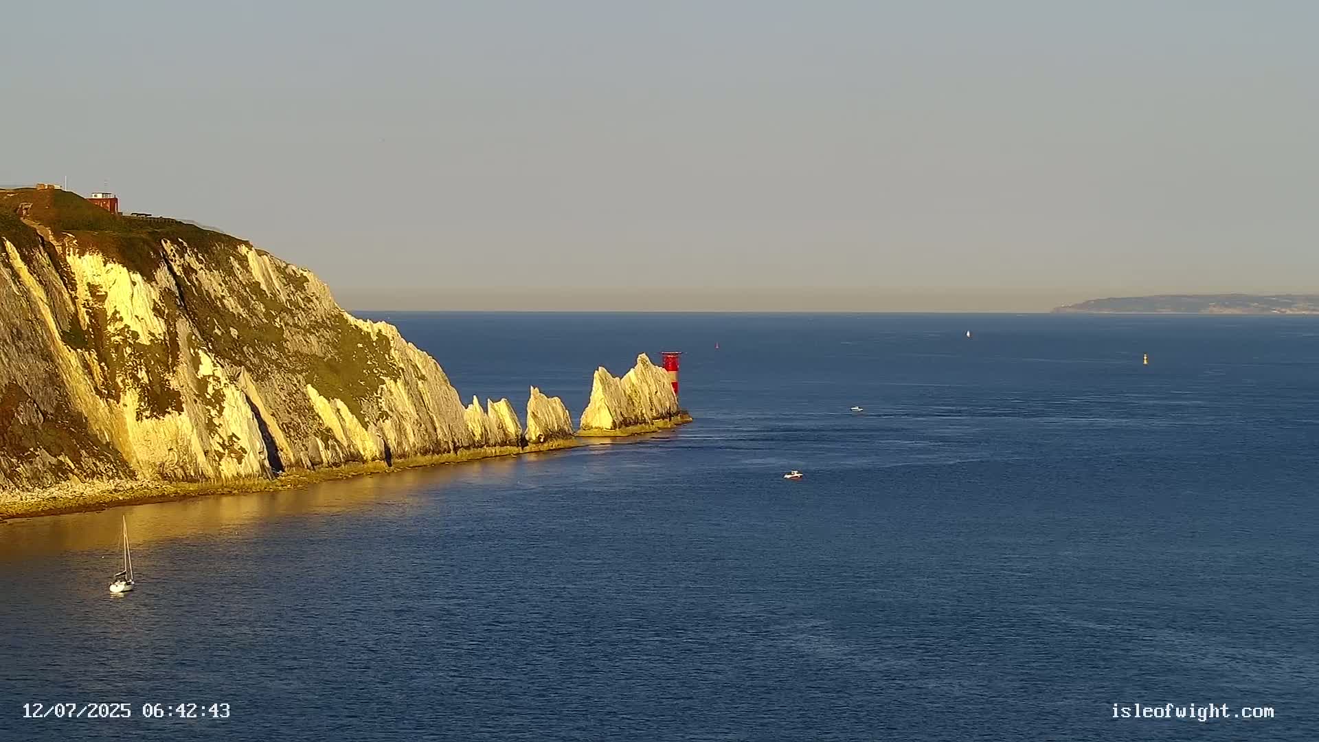 The Needles Isle of Wight & England Mainland View From Alum Bay Live Cam - Totland, Isle of Wight, South East, England, United Kingdom