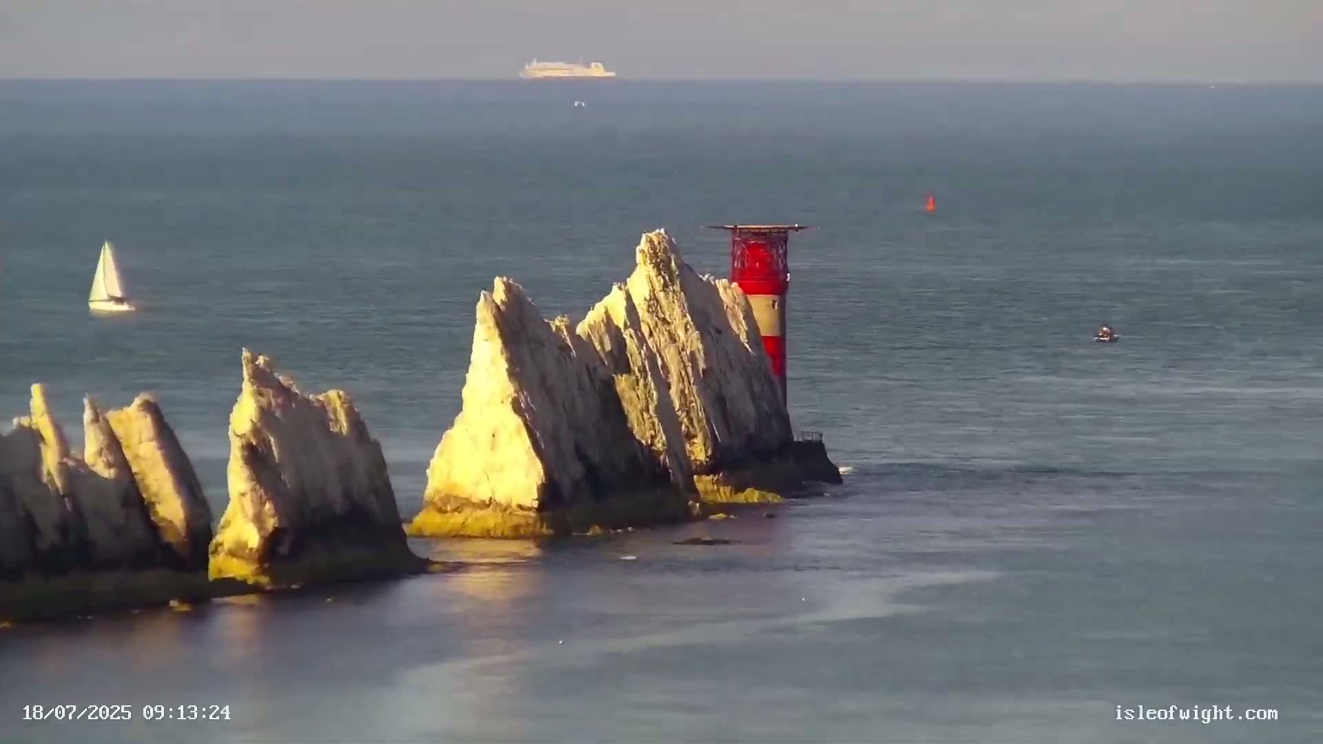 The Needles Isle of Wight & England Mainland View From Alum Bay Live Cam - Totland, Isle of Wight, South East, England, United Kingdom
