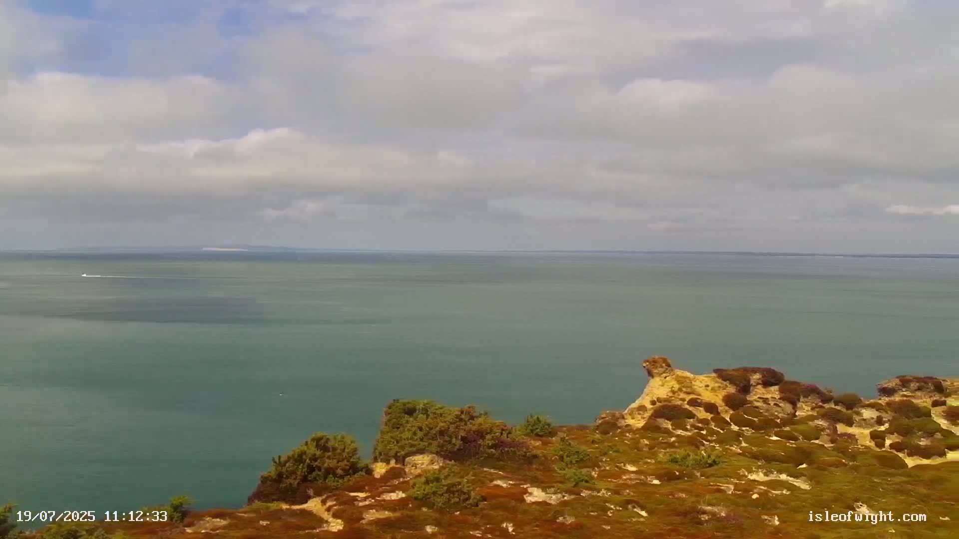 The Needles Isle of Wight & England Mainland View From Alum Bay Live Cam - Totland, Isle of Wight, South East, England, United Kingdom