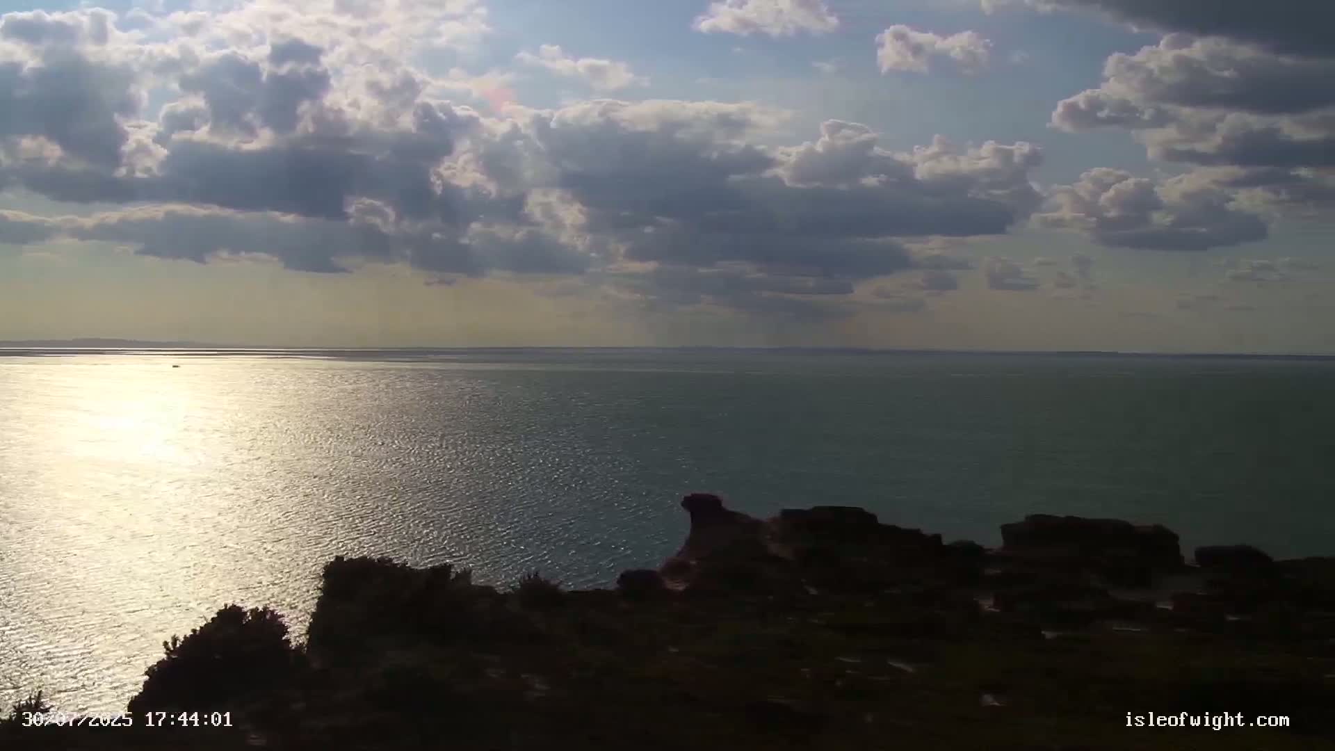 The Needles Isle of Wight & England Mainland View From Alum Bay Live Cam - Totland, Isle of Wight, South East, England, United Kingdom