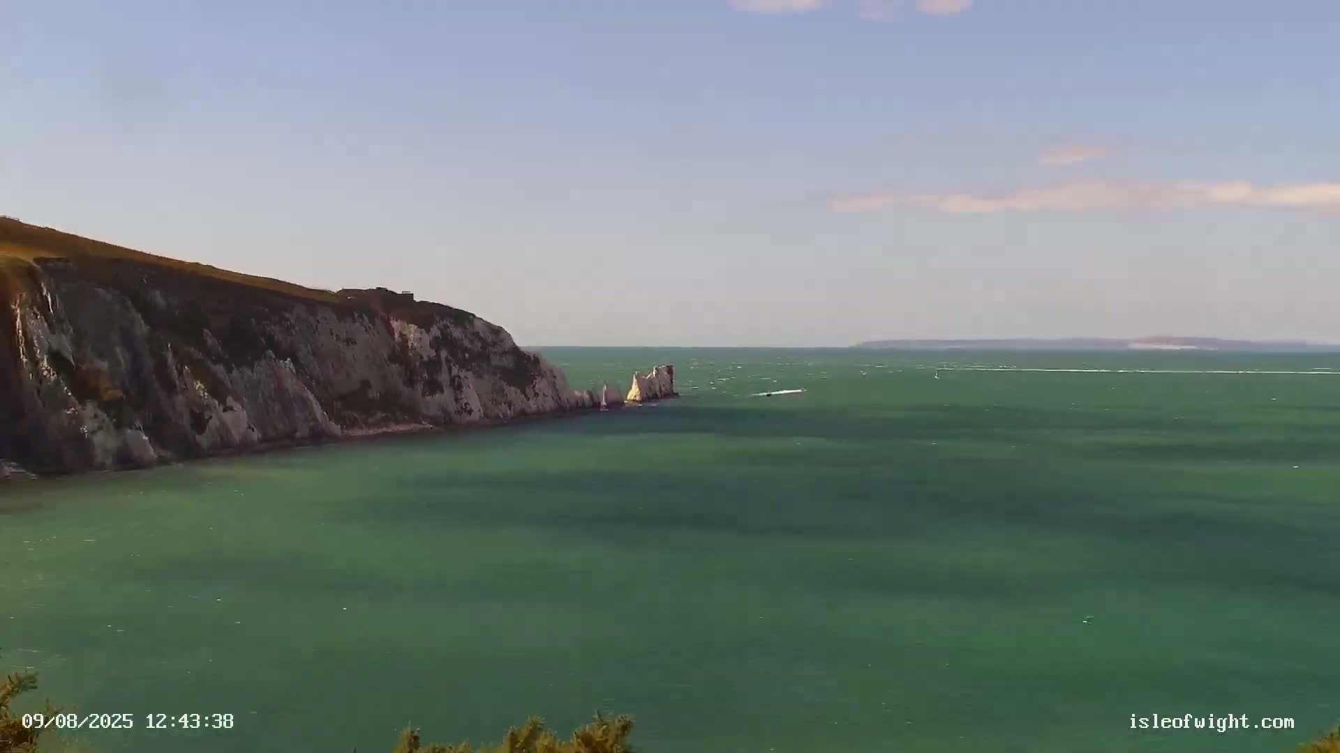 The Needles Isle of Wight & England Mainland View From Alum Bay Live Cam - Totland, Isle of Wight, South East, England, United Kingdom