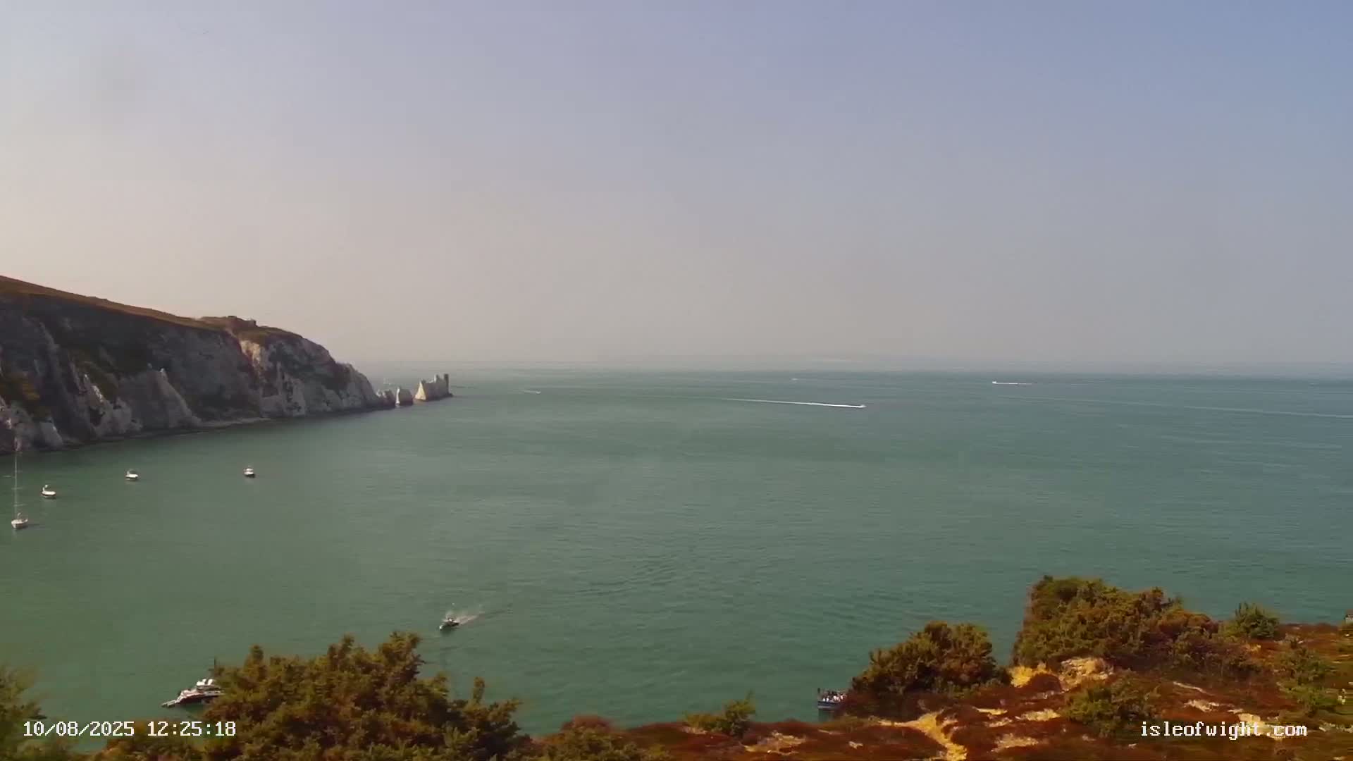 The Needles Isle of Wight & England Mainland View From Alum Bay Live Cam - Totland, Isle of Wight, South East, England, United Kingdom