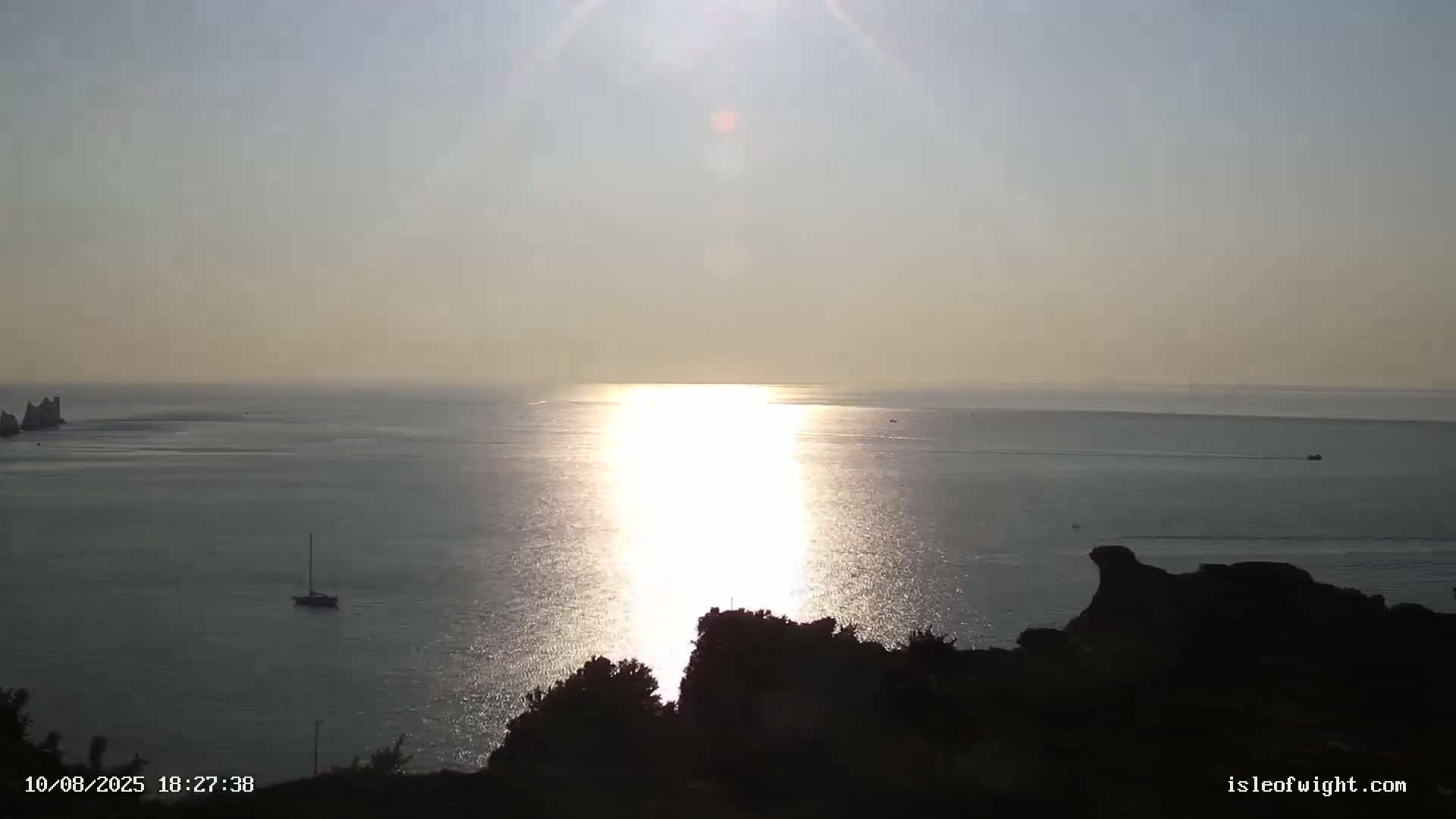 The Needles Isle of Wight & England Mainland View From Alum Bay Live Cam - Totland, Isle of Wight, South East, England, United Kingdom