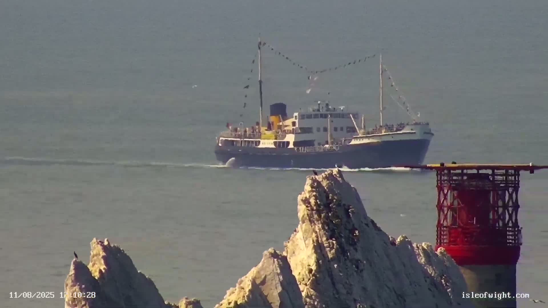 The Needles Isle of Wight & England Mainland View From Alum Bay Live Cam - Totland, Isle of Wight, South East, England, United Kingdom