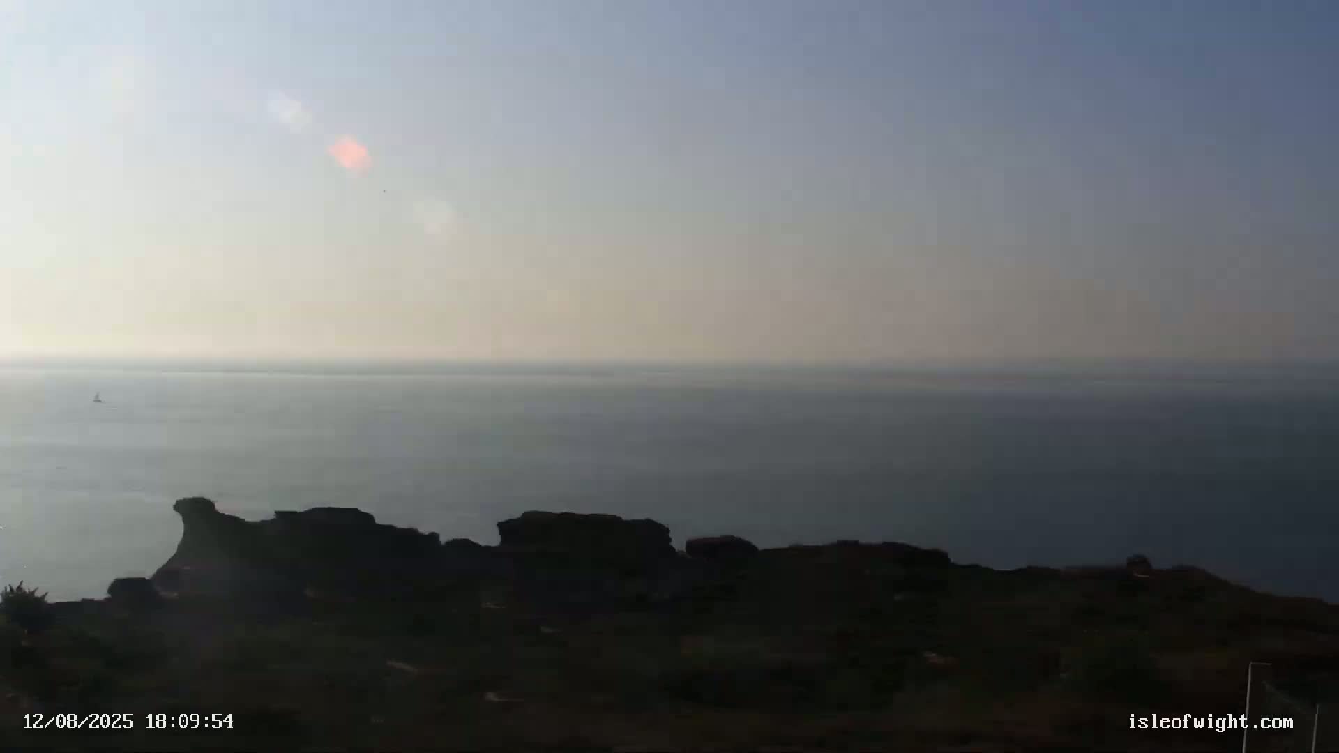 The Needles Isle of Wight & England Mainland View From Alum Bay Live Cam - Totland, Isle of Wight, South East, England, United Kingdom