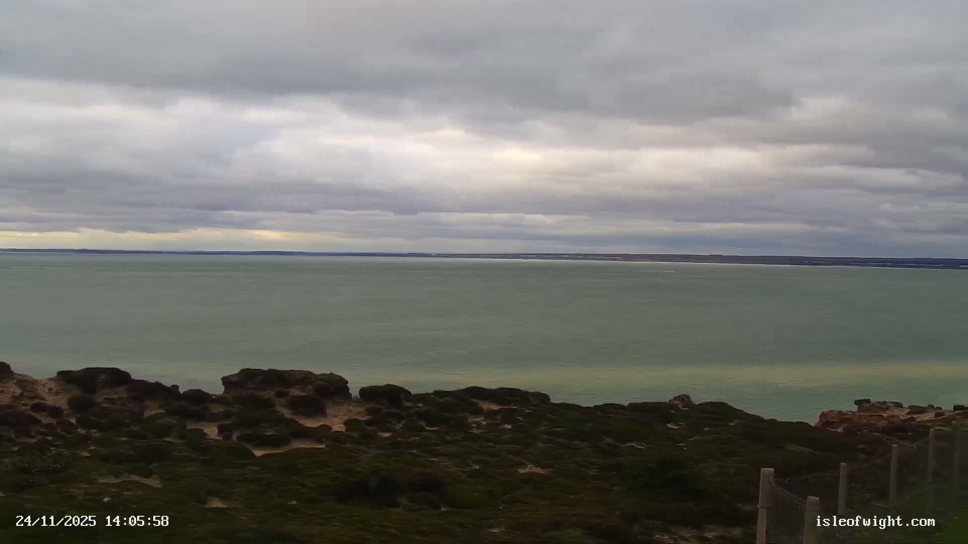 The Needles Isle of Wight & England Mainland View From Alum Bay Live Cam - Totland, Isle of Wight, South East, England, United Kingdom