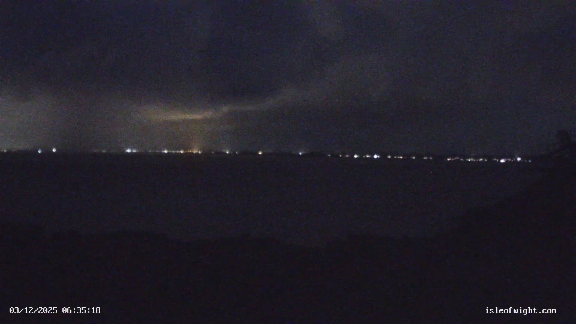 The Needles Isle of Wight & England Mainland View From Alum Bay Live Cam - Totland, Isle of Wight, South East, England, United Kingdom