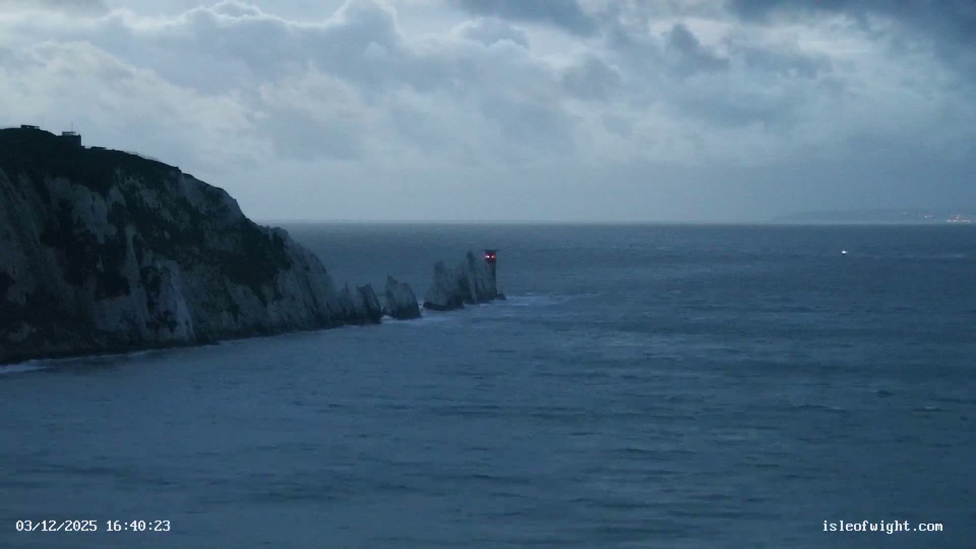 The Needles Isle of Wight & England Mainland View From Alum Bay Live Cam - Totland, Isle of Wight, South East, England, United Kingdom