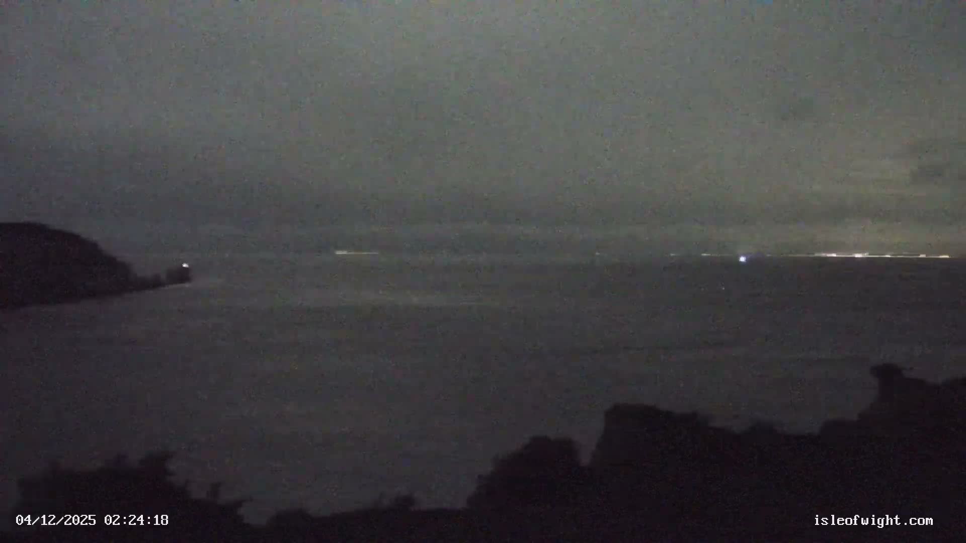 The Needles Isle of Wight & England Mainland View From Alum Bay Live Cam - Totland, Isle of Wight, South East, England, United Kingdom