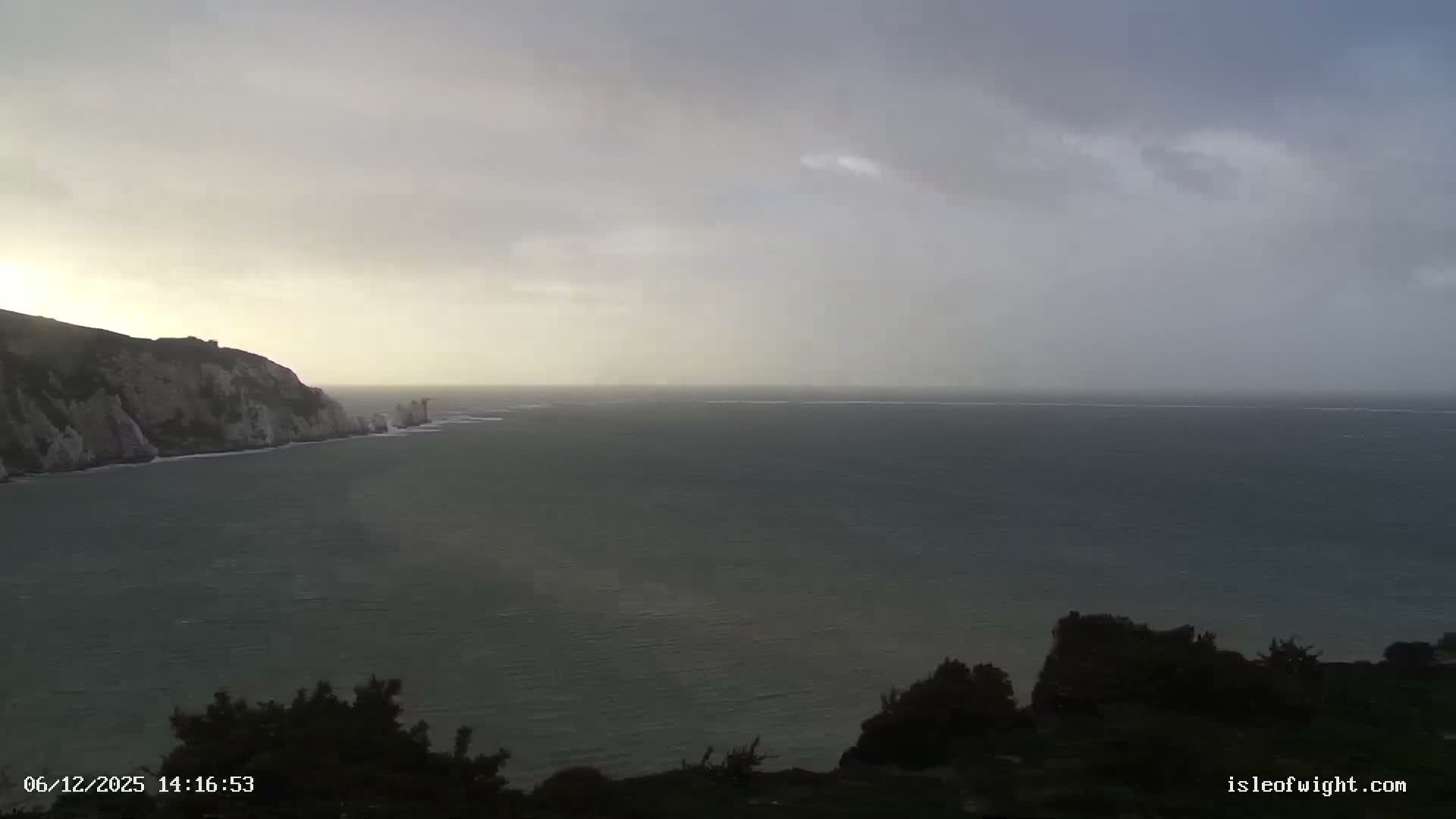 The Needles Isle of Wight & England Mainland View From Alum Bay Live Cam - Totland, Isle of Wight, South East, England, United Kingdom