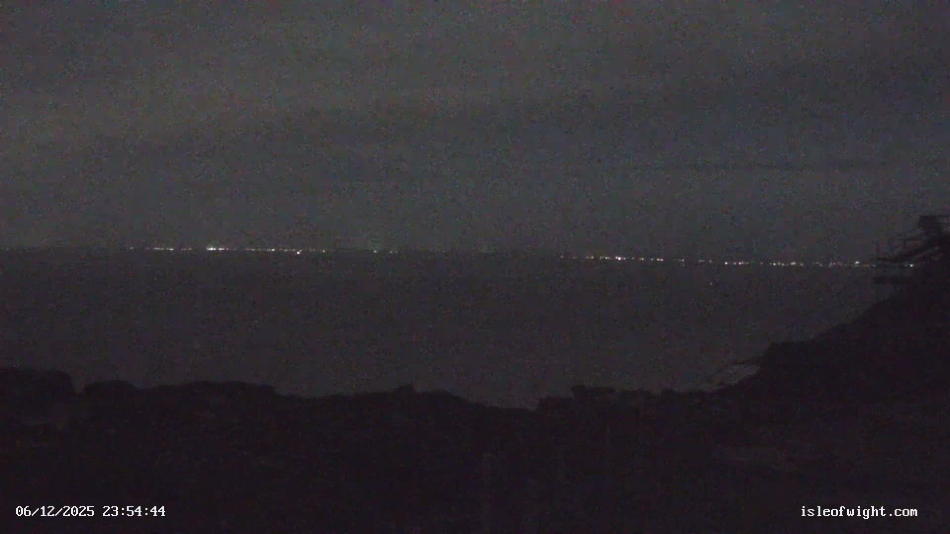 The Needles Isle of Wight & England Mainland View From Alum Bay Live Cam - Totland, Isle of Wight, South East, England, United Kingdom