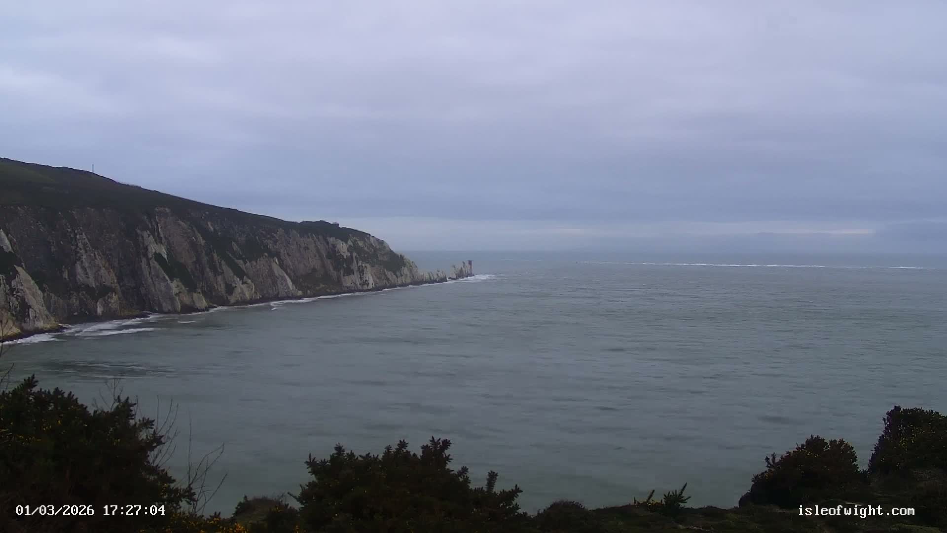 The Needles Isle of Wight & England Mainland View From Alum Bay Live Cam - Totland, Isle of Wight, South East, England, United Kingdom