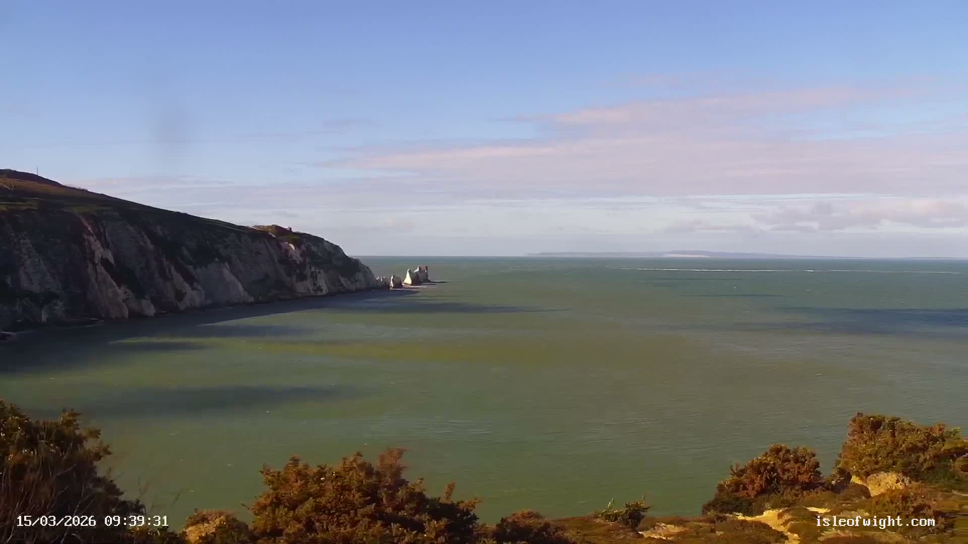 The Needles Isle of Wight & England Mainland View From Alum Bay Live Cam - Totland, Isle of Wight, South East, England, United Kingdom