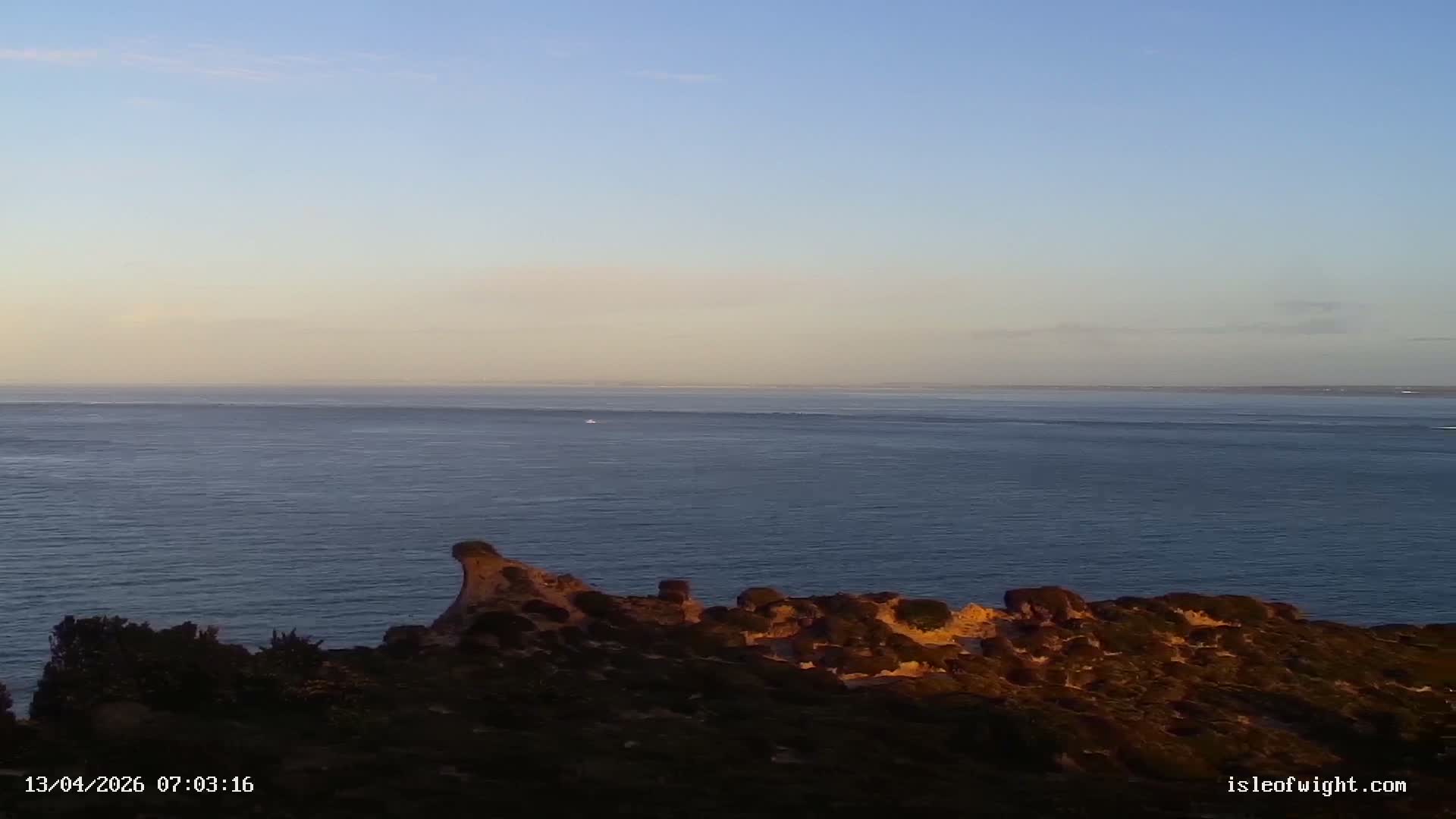 The Needles Isle of Wight & England Mainland View From Alum Bay Live Cam - Totland, Isle of Wight, South East, England, United Kingdom