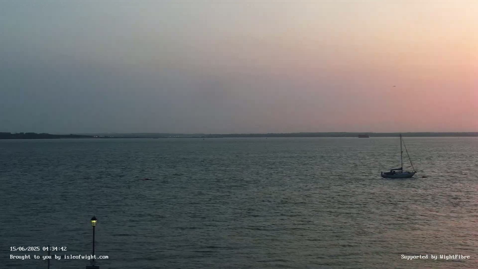 Cowes Port, Cruise/ Ferry Ship Shipspotting in The Solent & Southampton Coast Panaromic PTZ Live Cam - Cowes , Isle of Wight, South East, England, United Kingdom