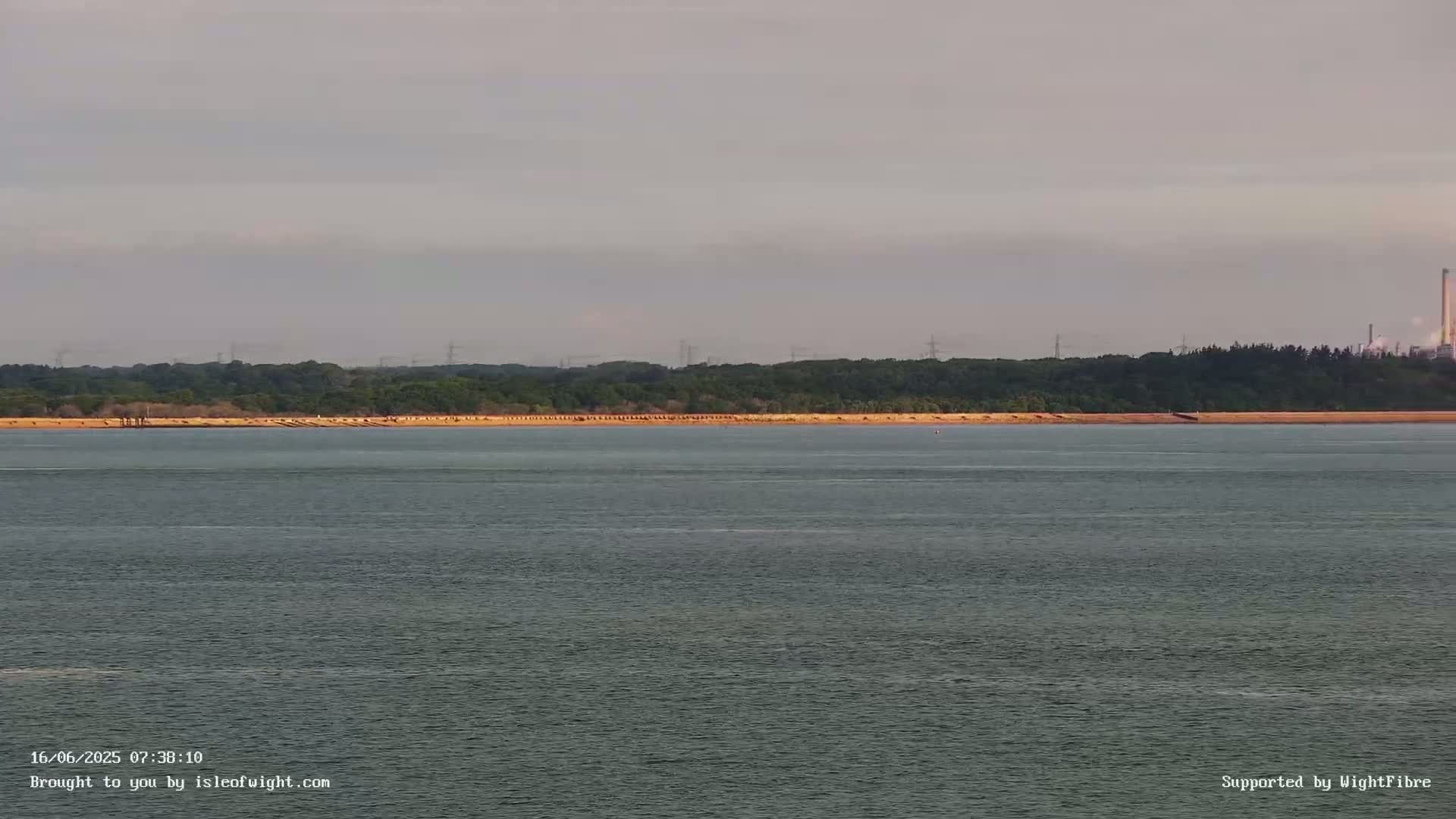 Cowes Port, Cruise/ Ferry Ship Shipspotting in The Solent & Southampton Coast Panaromic PTZ Live Cam - Cowes , Isle of Wight, South East, England, United Kingdom