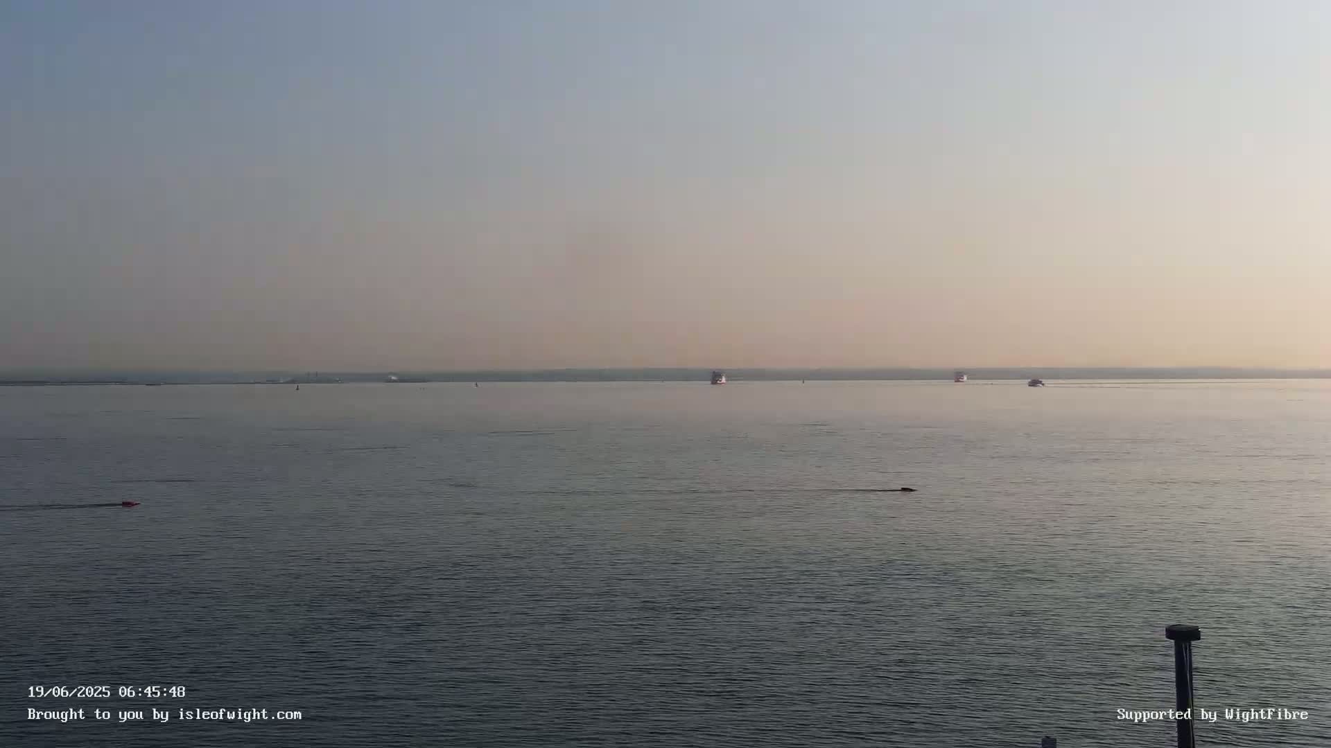 Cowes Port, Cruise/ Ferry Ship Shipspotting in The Solent & Southampton Coast Panaromic PTZ Live Cam - Cowes , Isle of Wight, South East, England, United Kingdom
