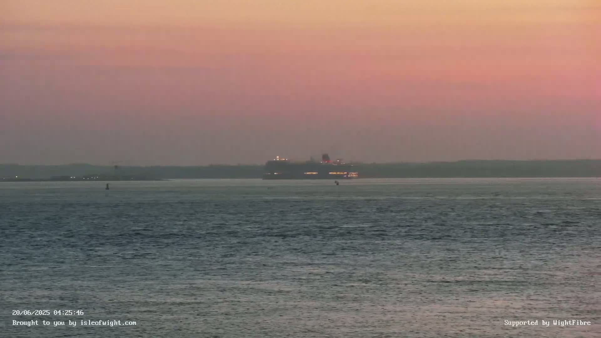 Cowes Port, Cruise/ Ferry Ship Shipspotting in The Solent & Southampton Coast Panaromic PTZ Live Cam - Cowes , Isle of Wight, South East, England, United Kingdom