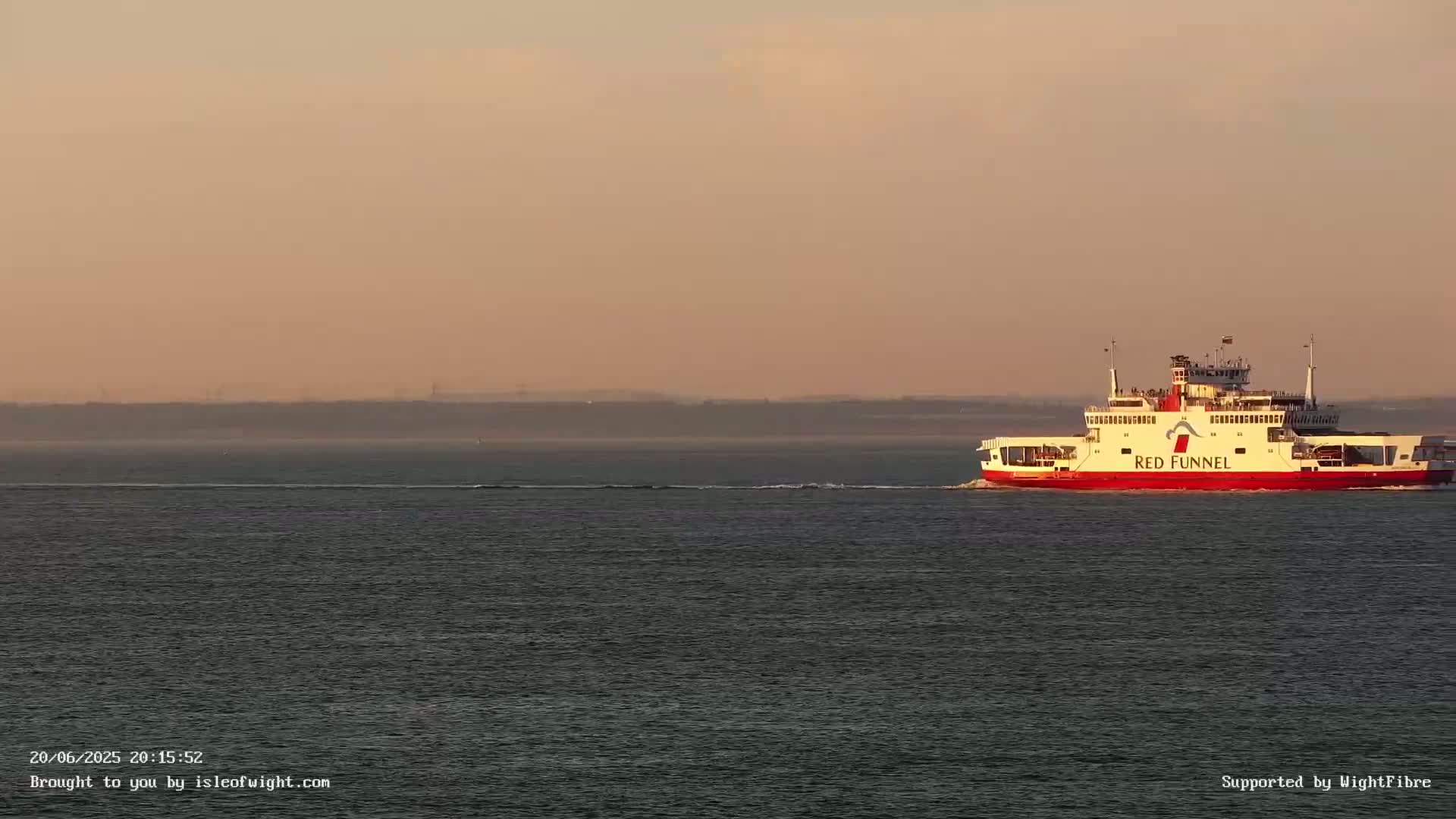 Cowes Port, Cruise/ Ferry Ship Shipspotting in The Solent & Southampton Coast Panaromic PTZ Live Cam - Cowes , Isle of Wight, South East, England, United Kingdom