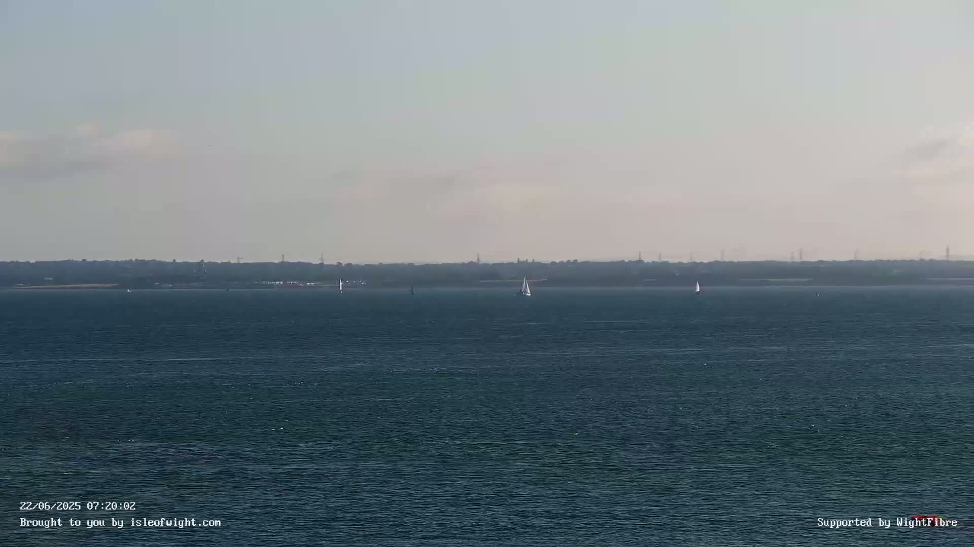 Cowes Port, Cruise/ Ferry Ship Shipspotting in The Solent & Southampton Coast Panaromic PTZ Live Cam - Cowes , Isle of Wight, South East, England, United Kingdom