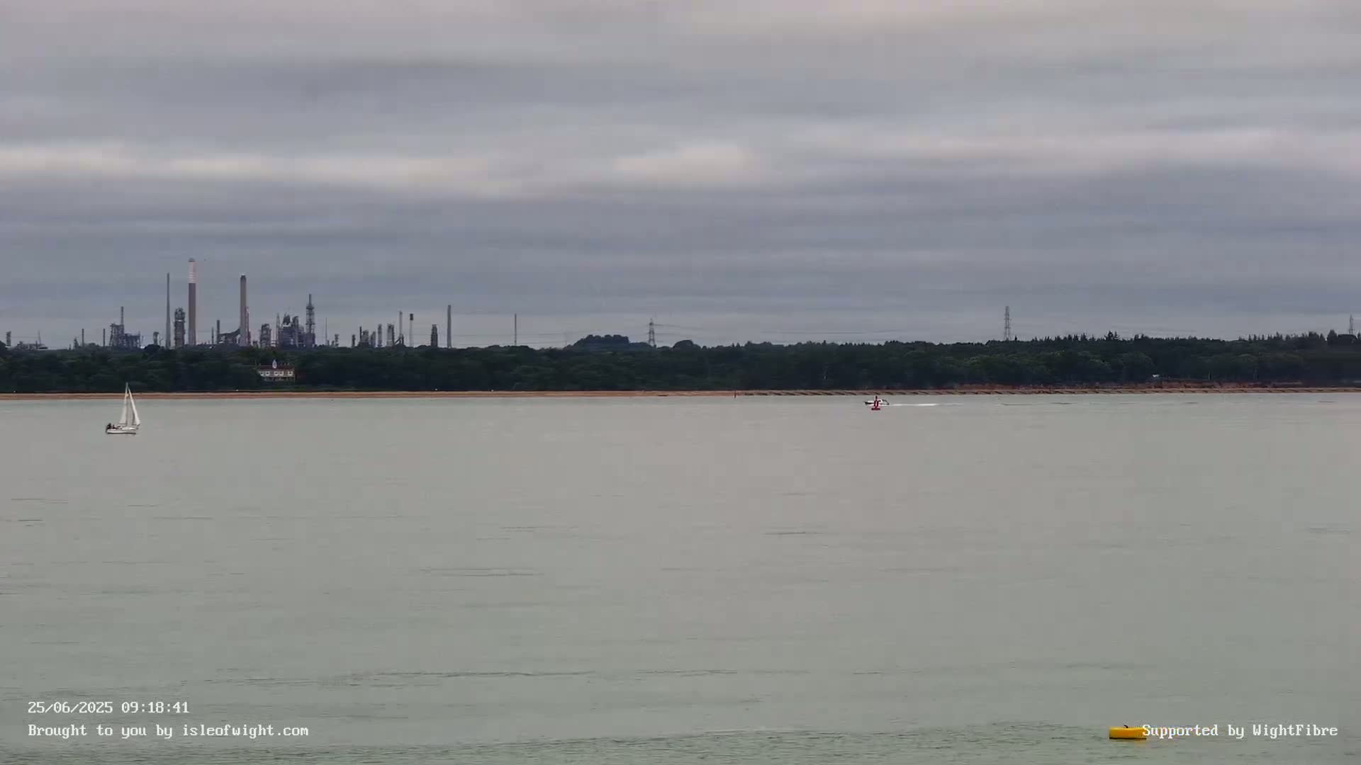 Cowes Port, Cruise/ Ferry Ship Shipspotting in The Solent & Southampton Coast Panaromic PTZ Live Cam - Cowes , Isle of Wight, South East, England, United Kingdom