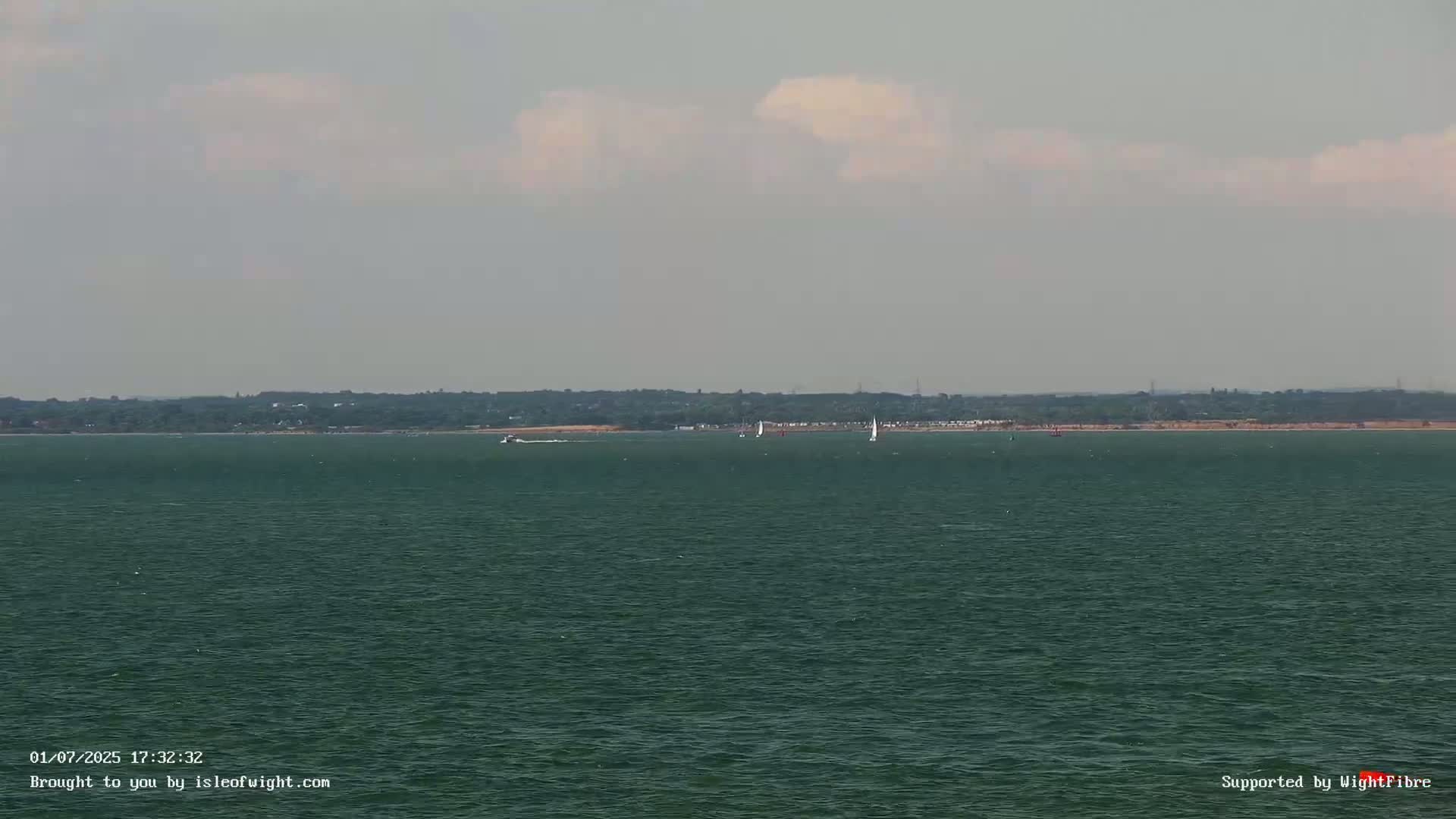 Cowes Port, Cruise/ Ferry Ship Shipspotting in The Solent & Southampton Coast Panaromic PTZ Live Cam - Cowes , Isle of Wight, South East, England, United Kingdom