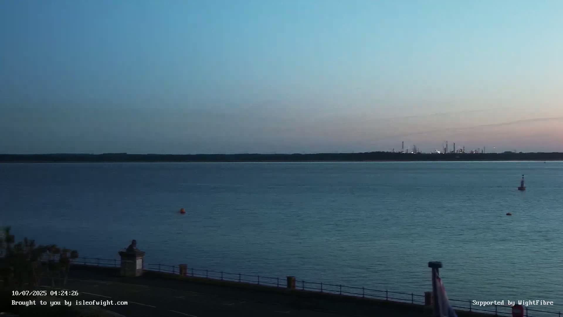 Cowes Port, Cruise/ Ferry Ship Shipspotting in The Solent & Southampton Coast Panaromic PTZ Live Cam - Cowes , Isle of Wight, South East, England, United Kingdom