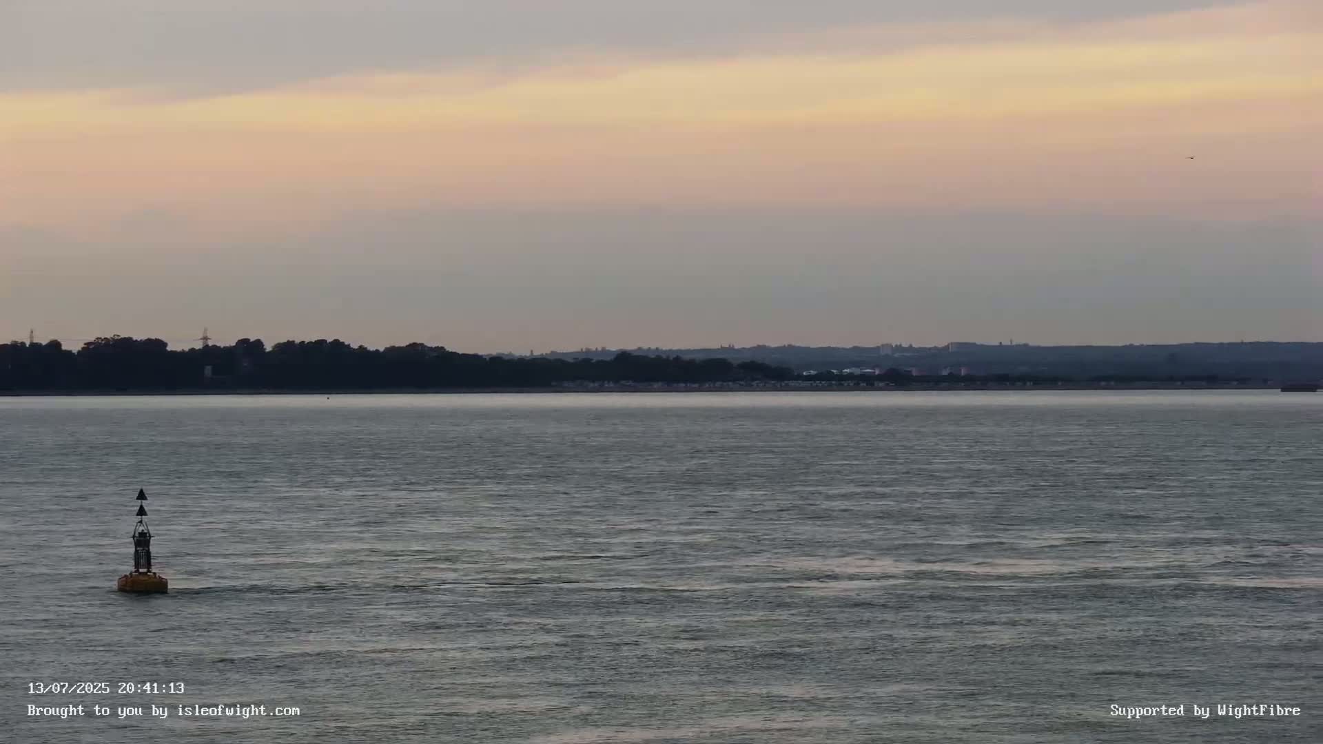 Cowes Port, Cruise/ Ferry Ship Shipspotting in The Solent & Southampton Coast Panaromic PTZ Live Cam - Cowes , Isle of Wight, South East, England, United Kingdom