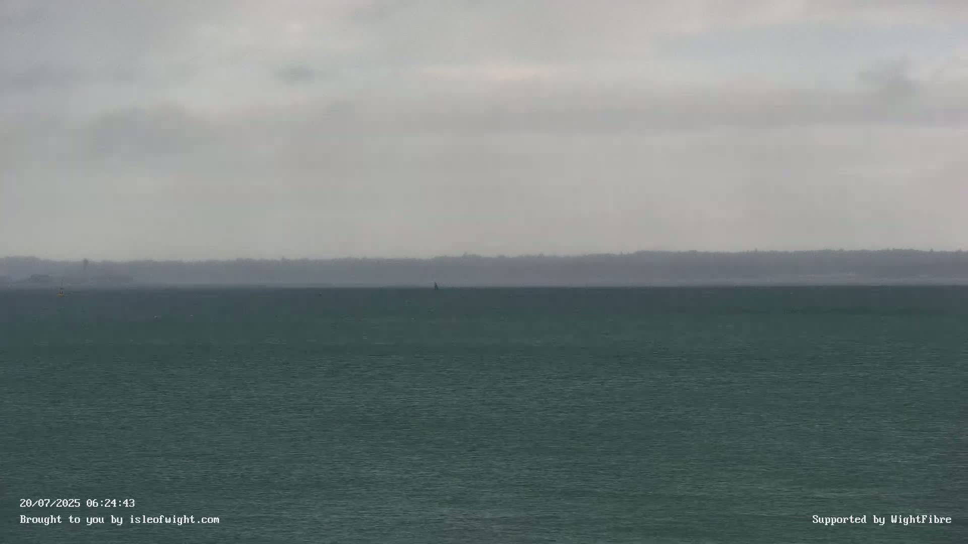 Cowes Port, Cruise/ Ferry Ship Shipspotting in The Solent & Southampton Coast Panaromic PTZ Live Cam - Cowes , Isle of Wight, South East, England, United Kingdom
