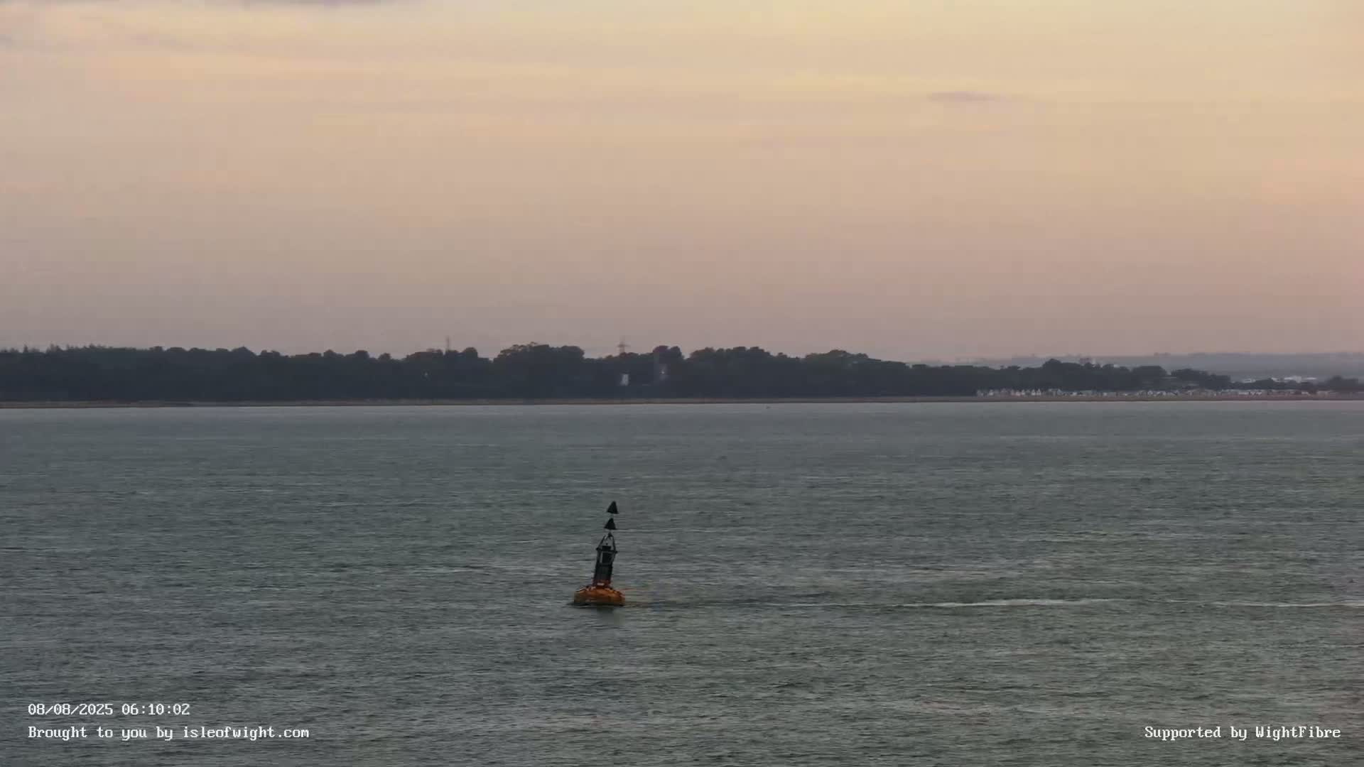 Cowes Port, Cruise/ Ferry Ship Shipspotting in The Solent & Southampton Coast Panaromic PTZ Live Cam - Cowes , Isle of Wight, South East, England, United Kingdom