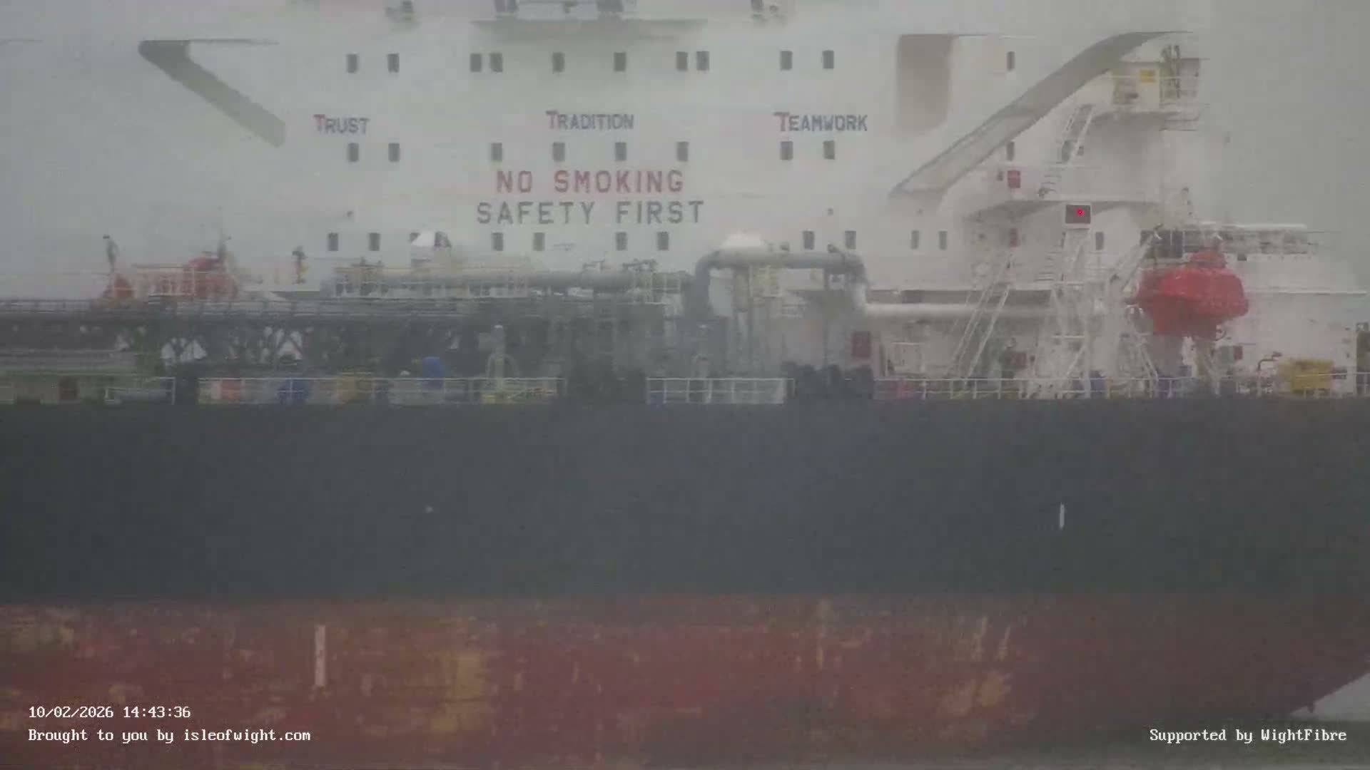 Cowes Port, Cruise/ Ferry Ship Shipspotting in The Solent & Southampton Coast Panaromic PTZ Live Cam - Cowes , Isle of Wight, South East, England, United Kingdom
