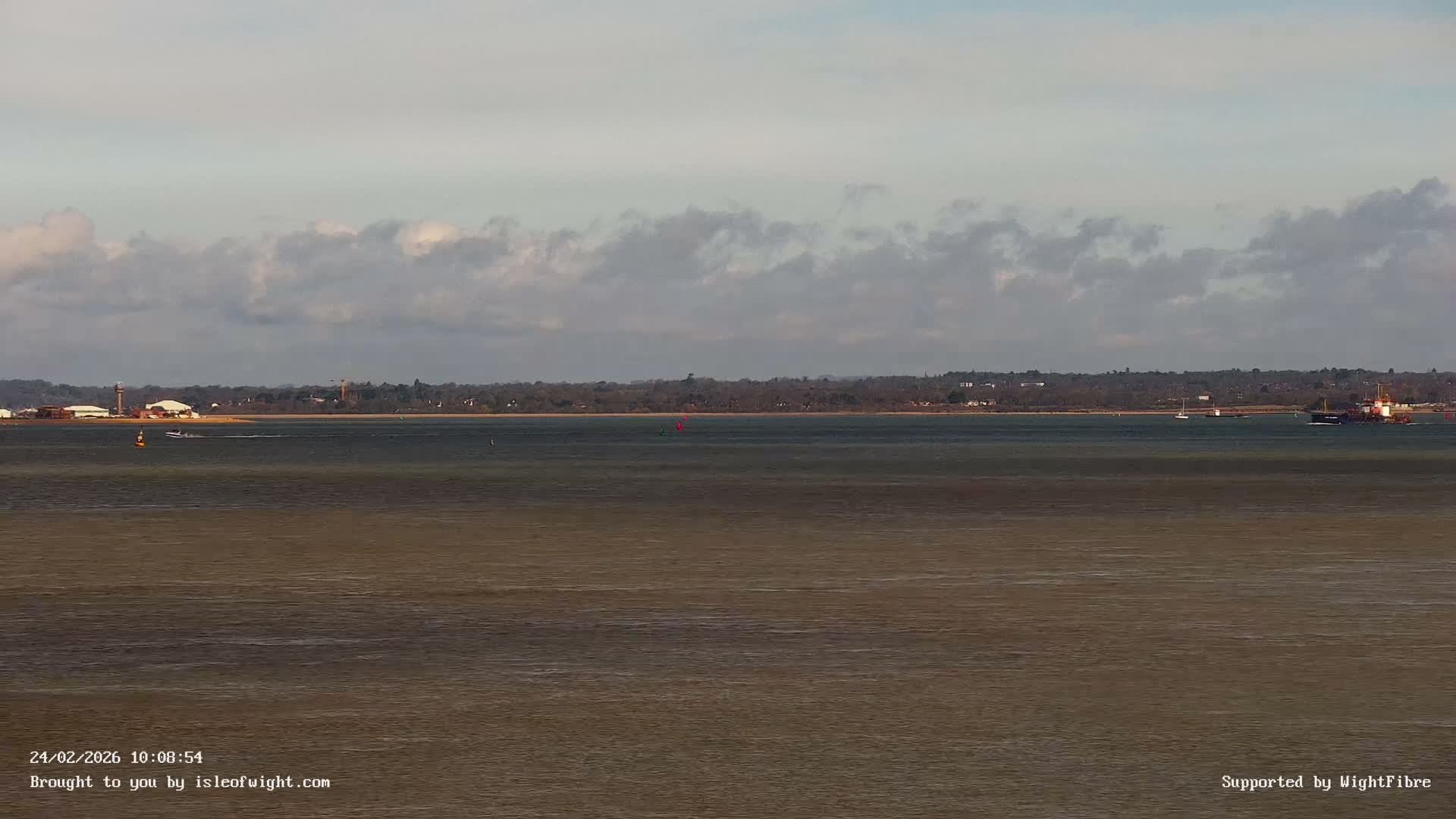 Cowes Port, Cruise/ Ferry Ship Shipspotting in The Solent & Southampton Coast Panaromic PTZ Live Cam - Cowes , Isle of Wight, South East, England, United Kingdom