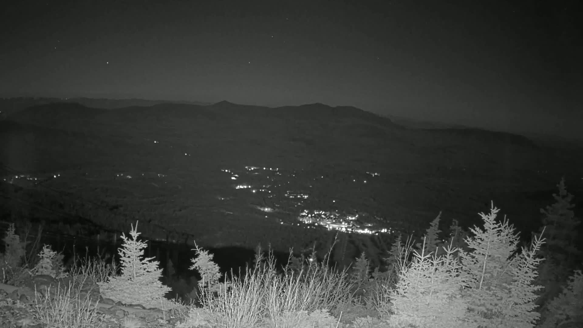 Kingfield, Sugarloaf Mountain Peak Skyline Live Cam - Kingfield, Franklin, Maine, USA