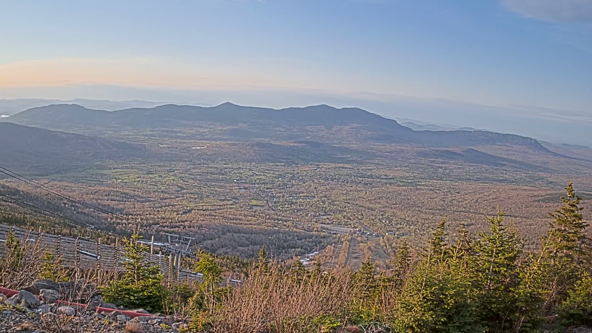 Kingfield, Sugarloaf Mountain Peak Skyline Live Cam - Kingfield, Franklin, Maine, USA